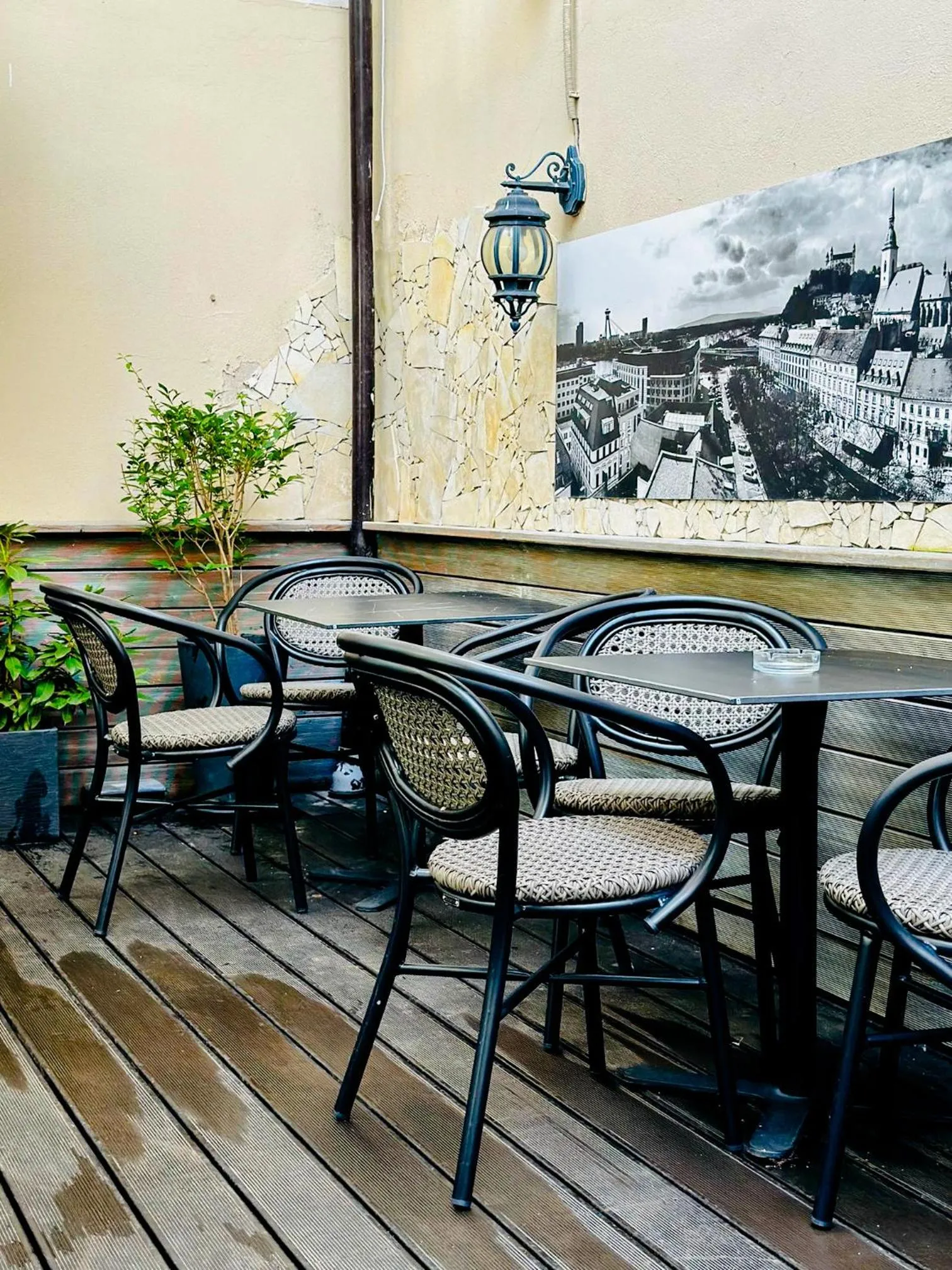 Restaurant/places to eat in 7Days B&B