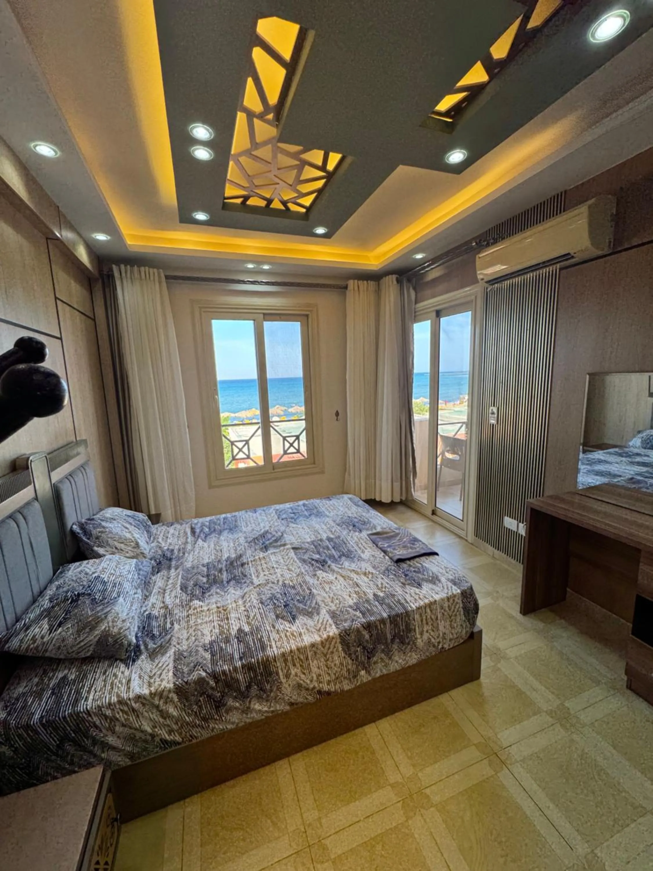 Bed in La Sirena Villa for Families only