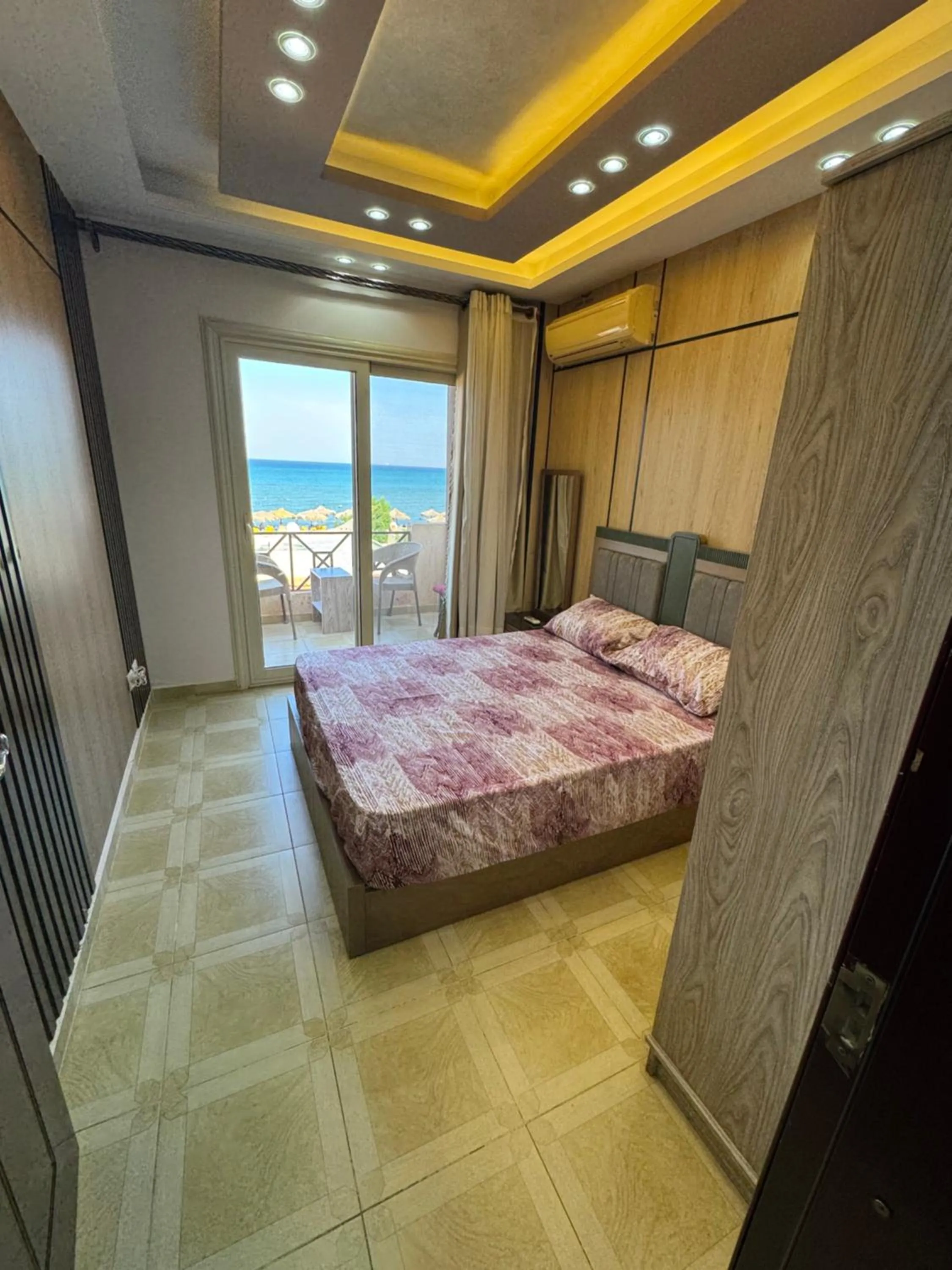 Bed in La Sirena Villa for Families only