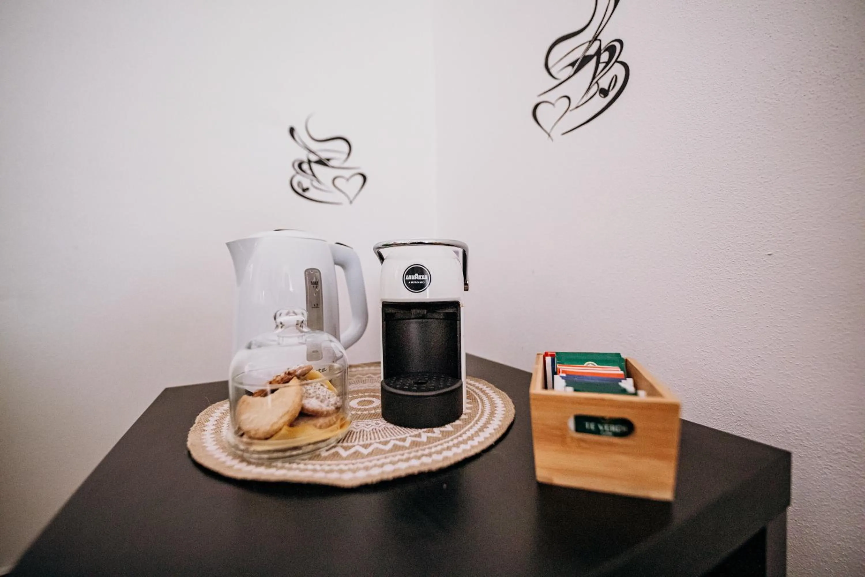 Coffee/tea facilities in Kyanos Residence