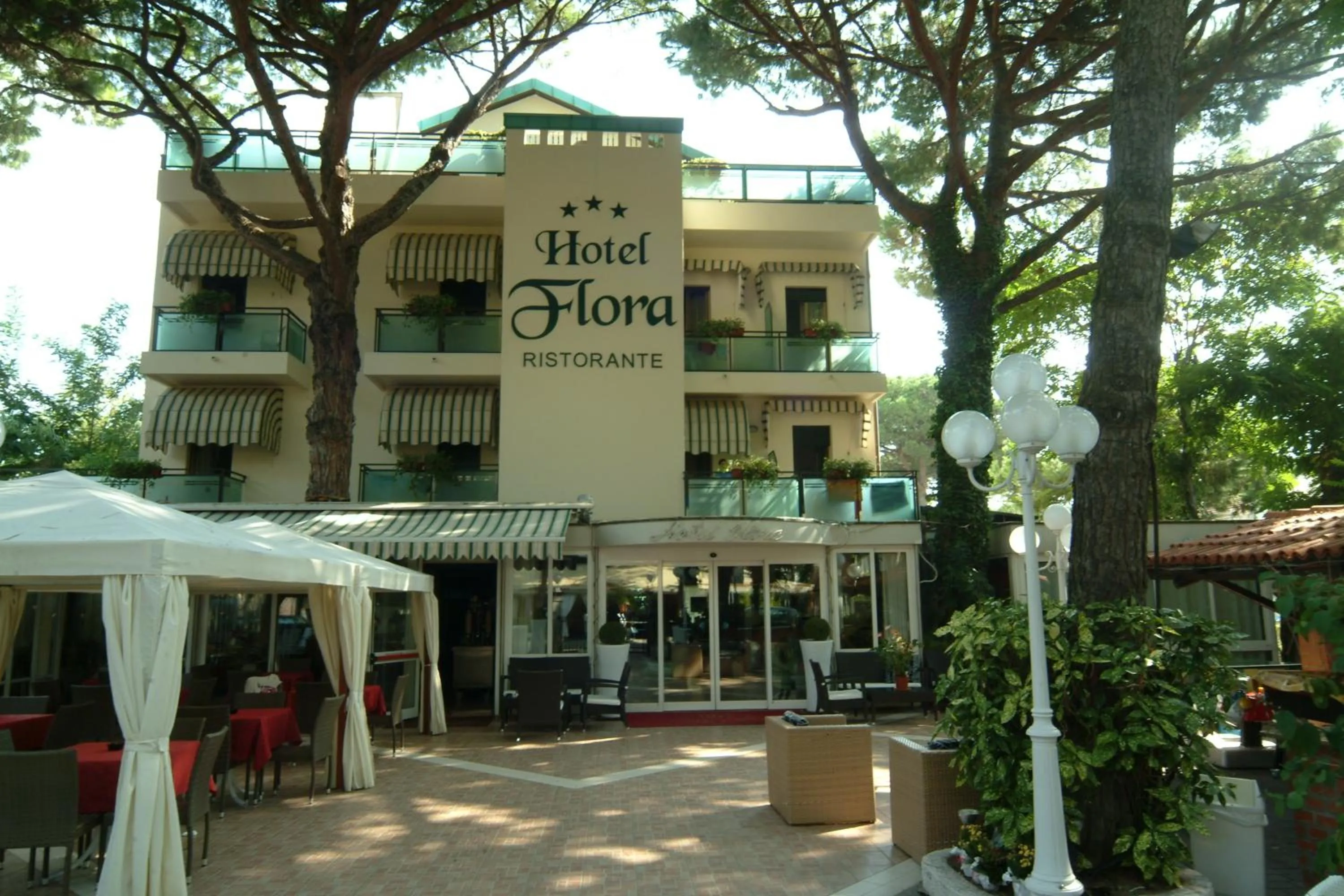 Facade/entrance in Hotel Flora