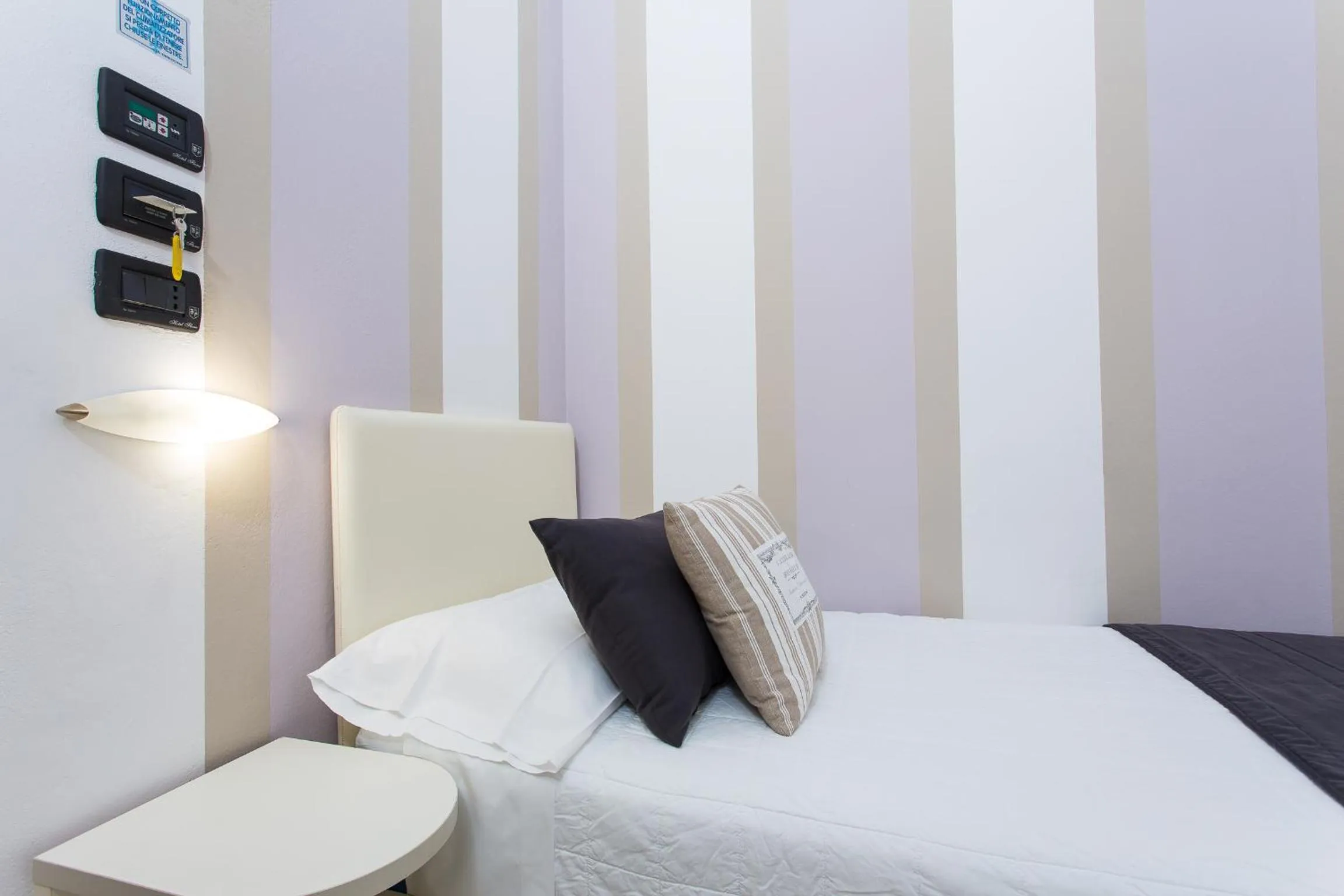 Decorative detail, Bed in Hotel Flora