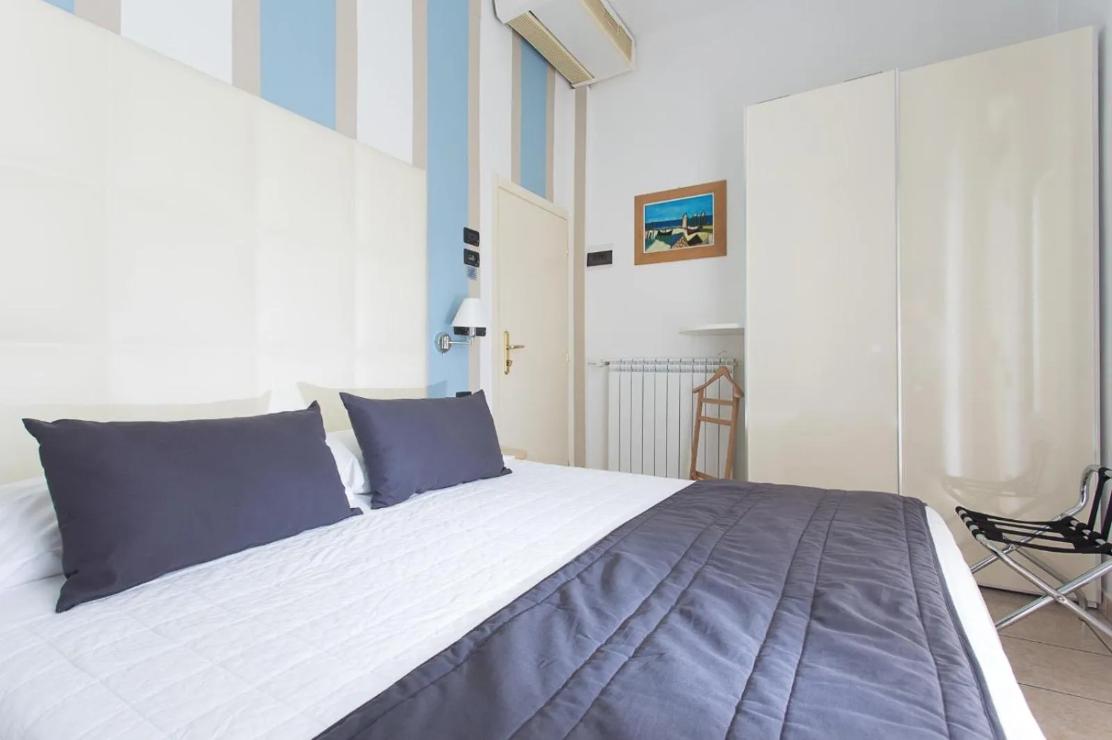 Photo of the whole room, Bed in Hotel Flora