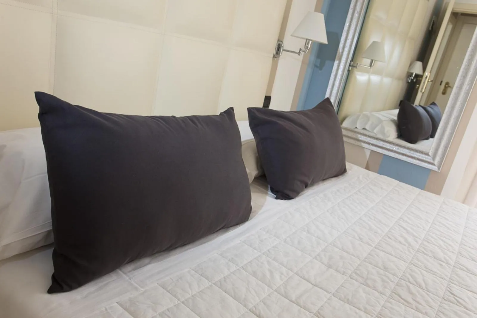 Bedroom, Bed in Hotel Flora