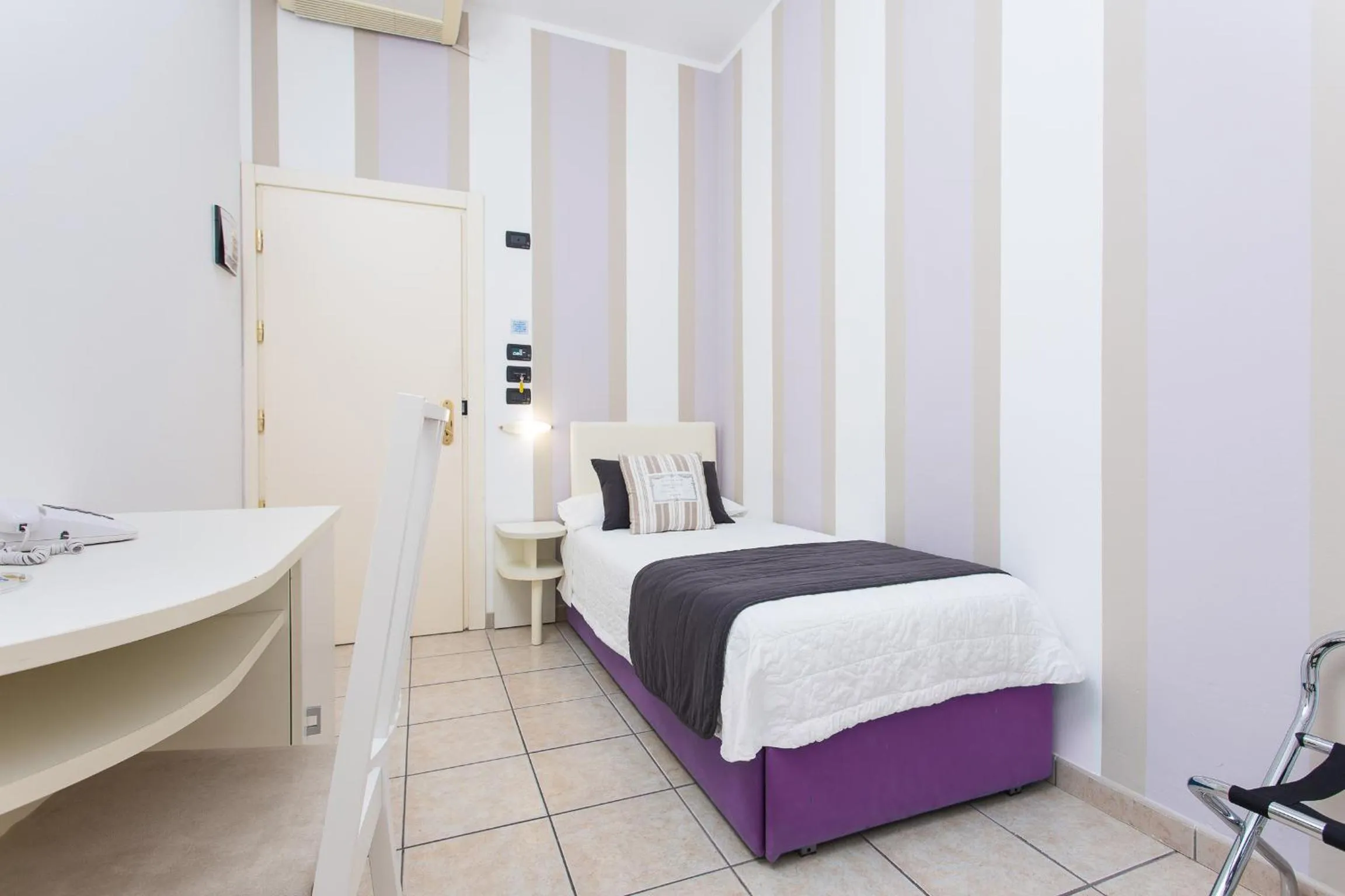 Photo of the whole room, Bed in Hotel Flora