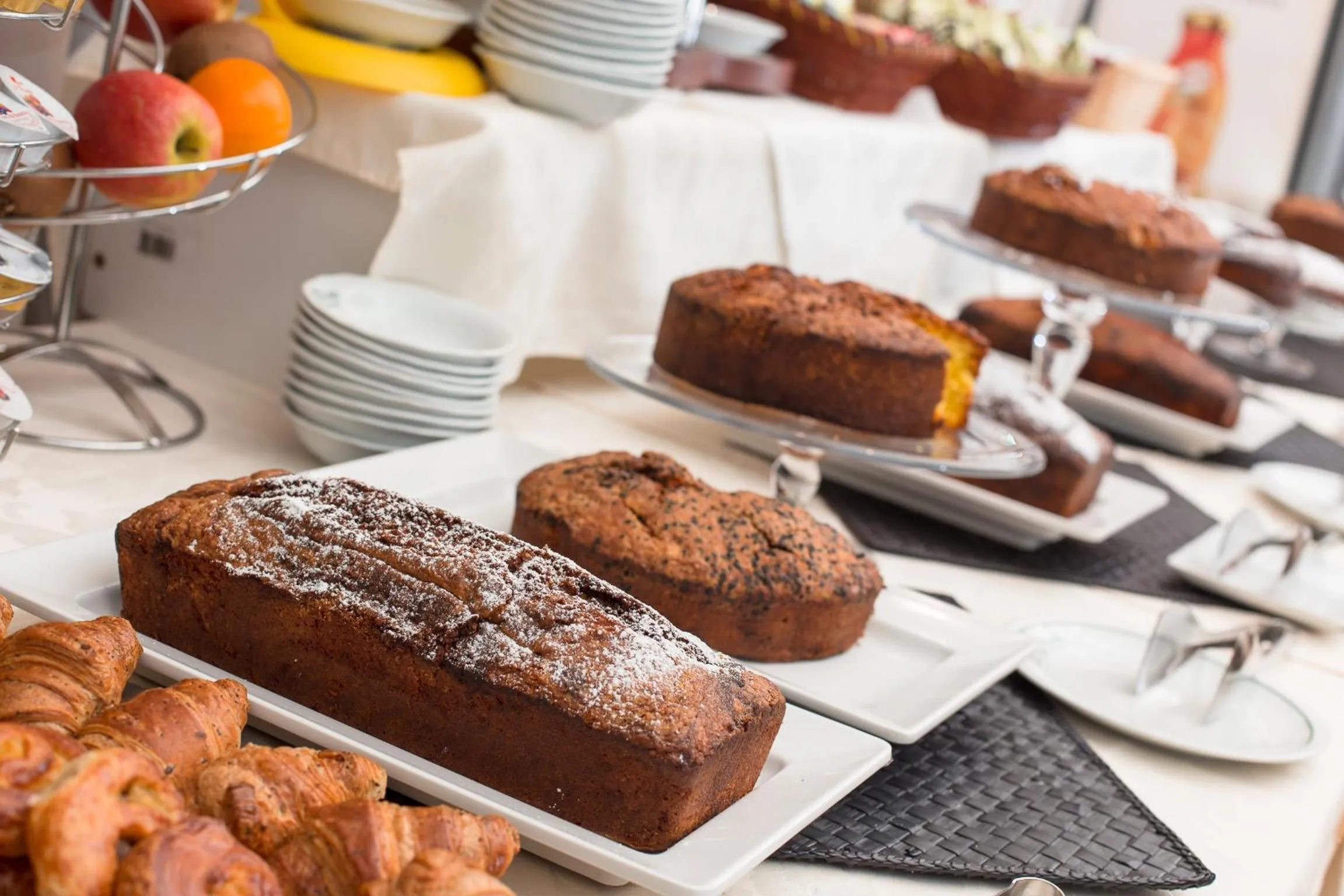 Restaurant/places to eat in Hotel Flora