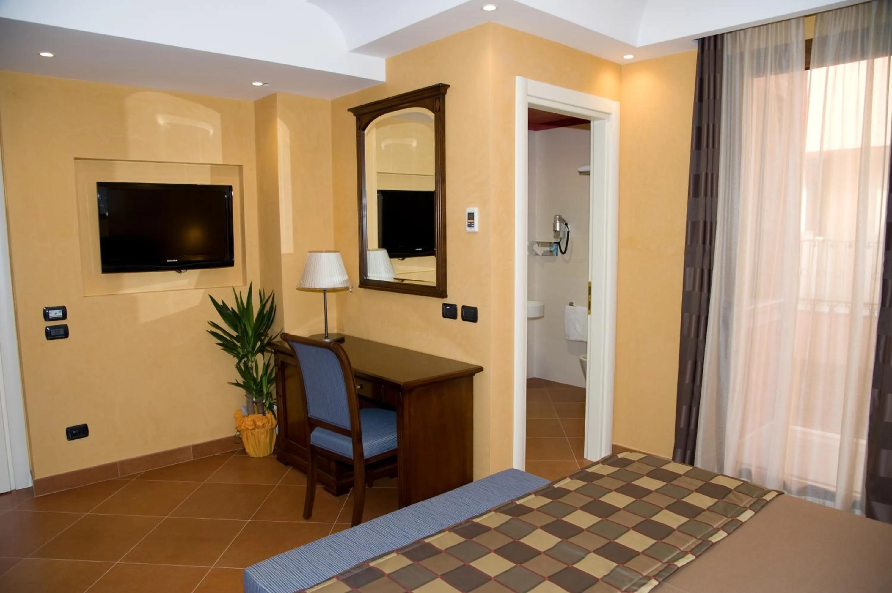 Photo of the whole room, Bed in Artemis Hotel