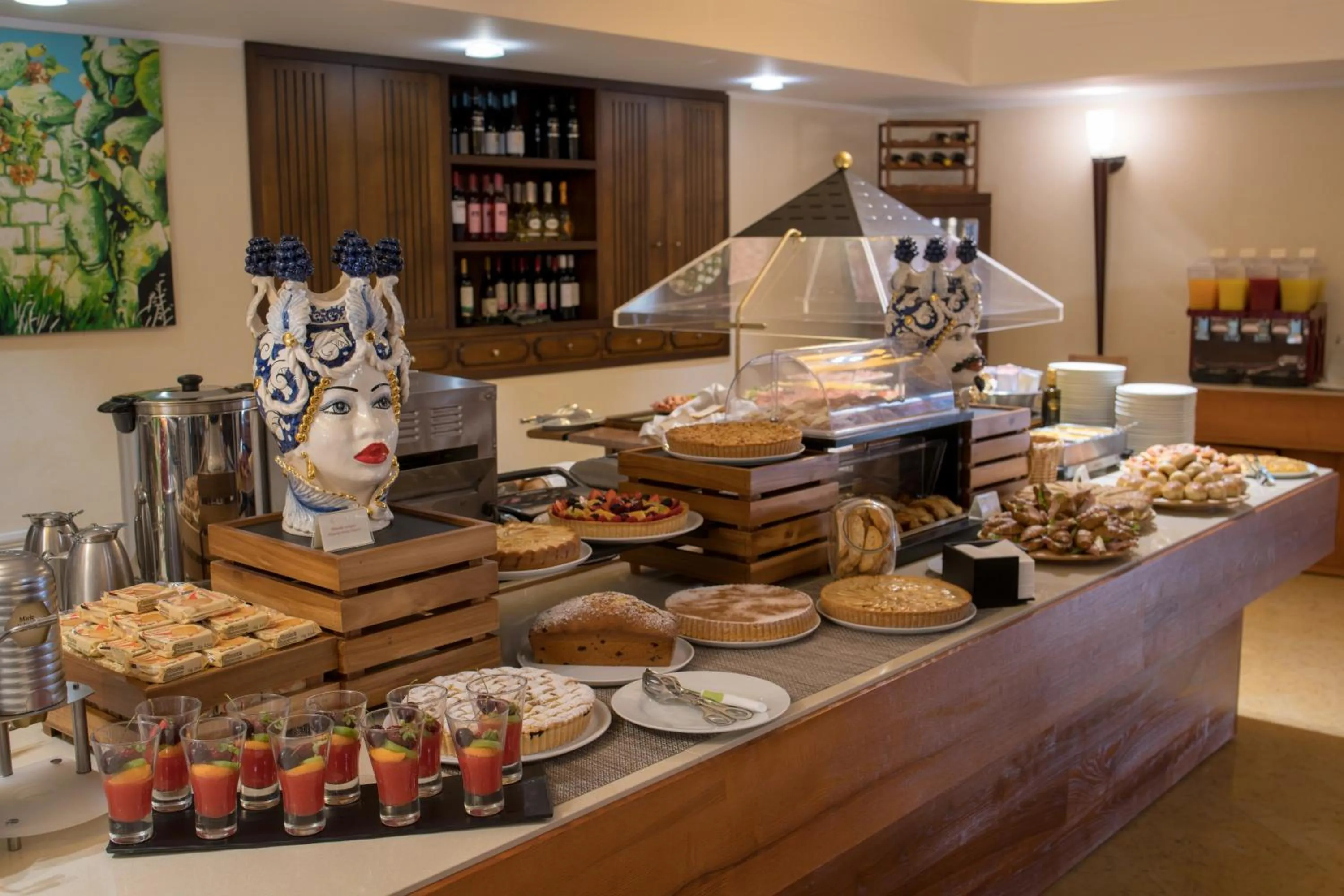 Restaurant/places to eat in Artemis Hotel