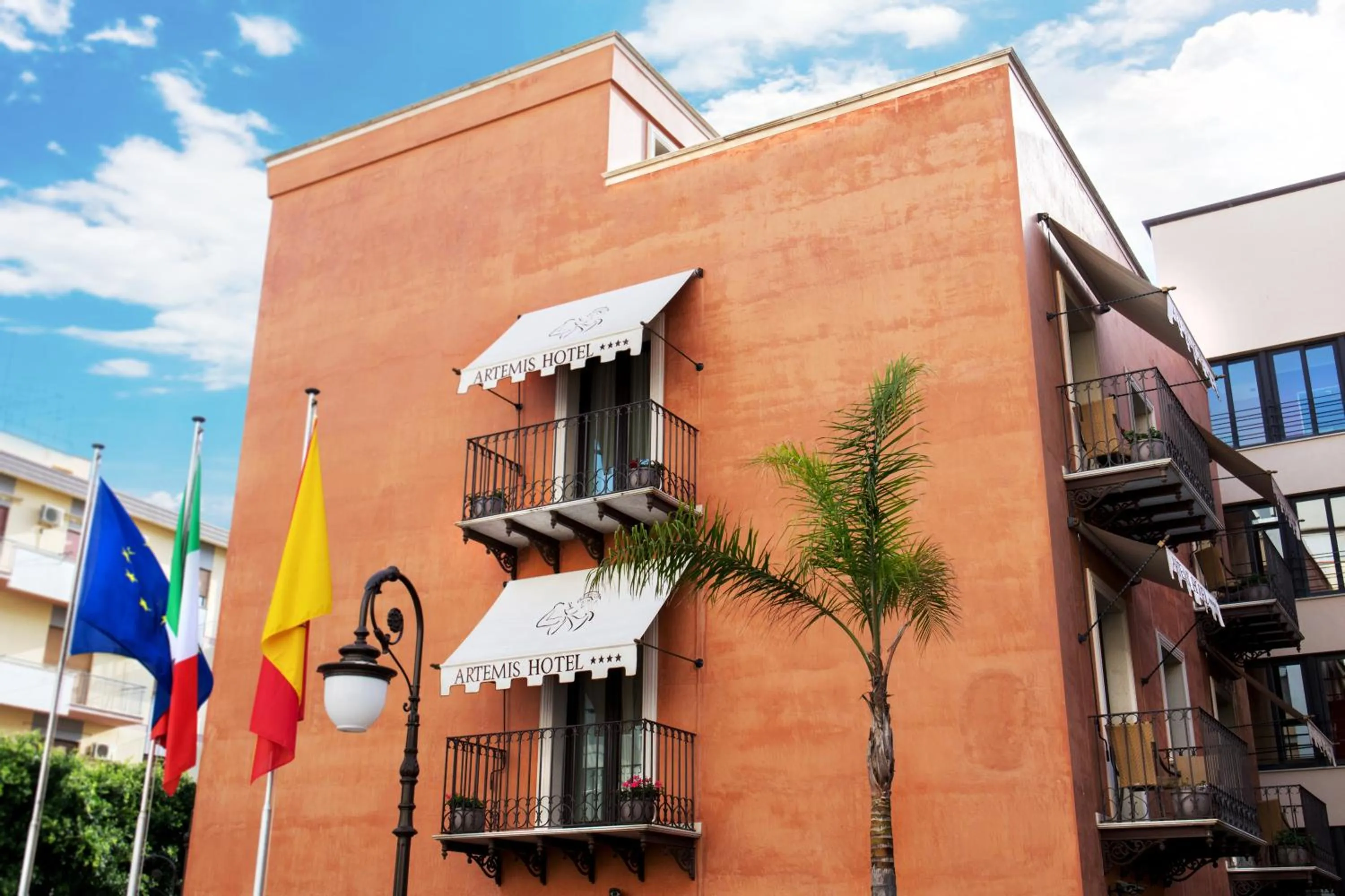 Facade/entrance in Artemis Hotel