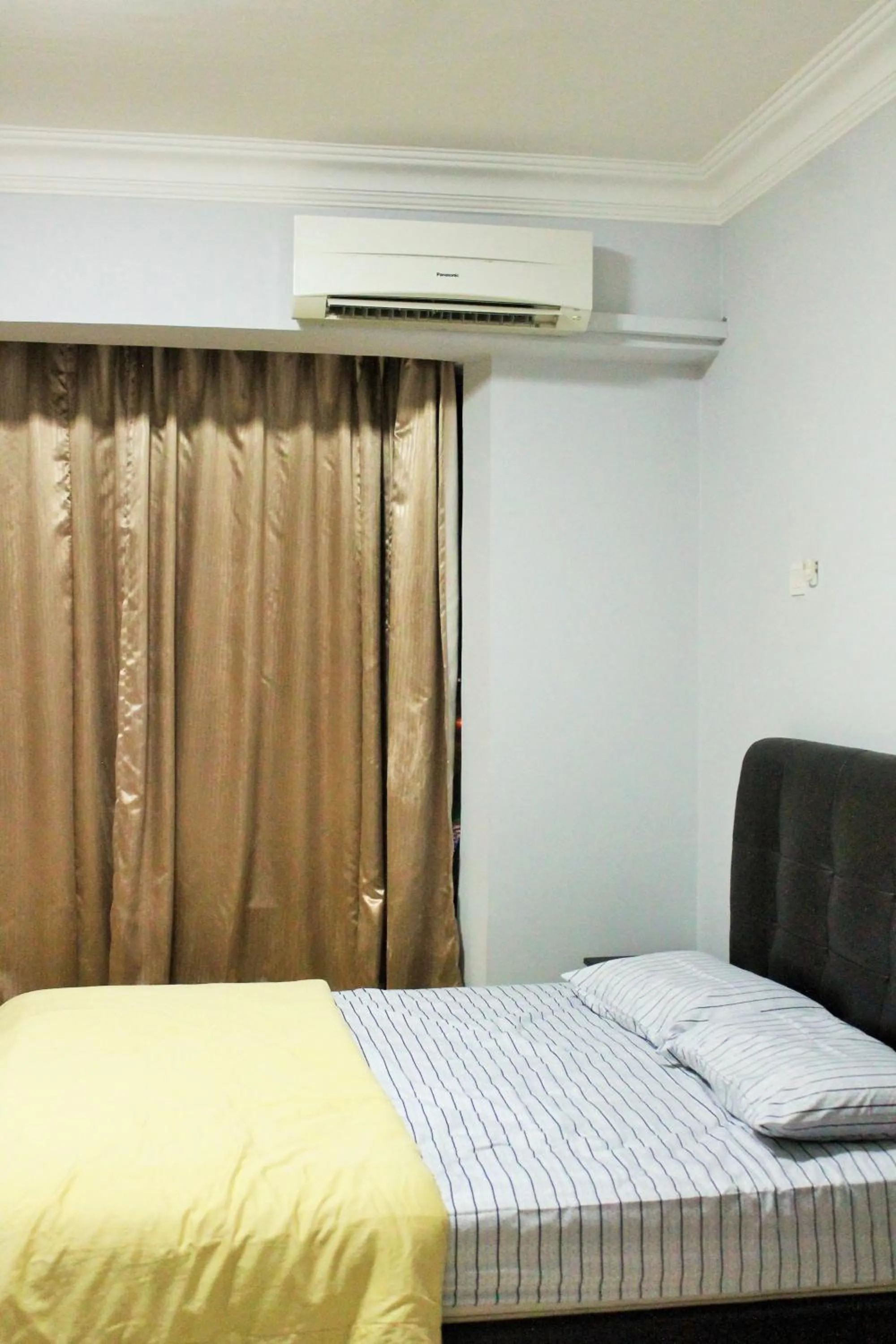 Photo of the whole room, Bed in Ocean View Resort