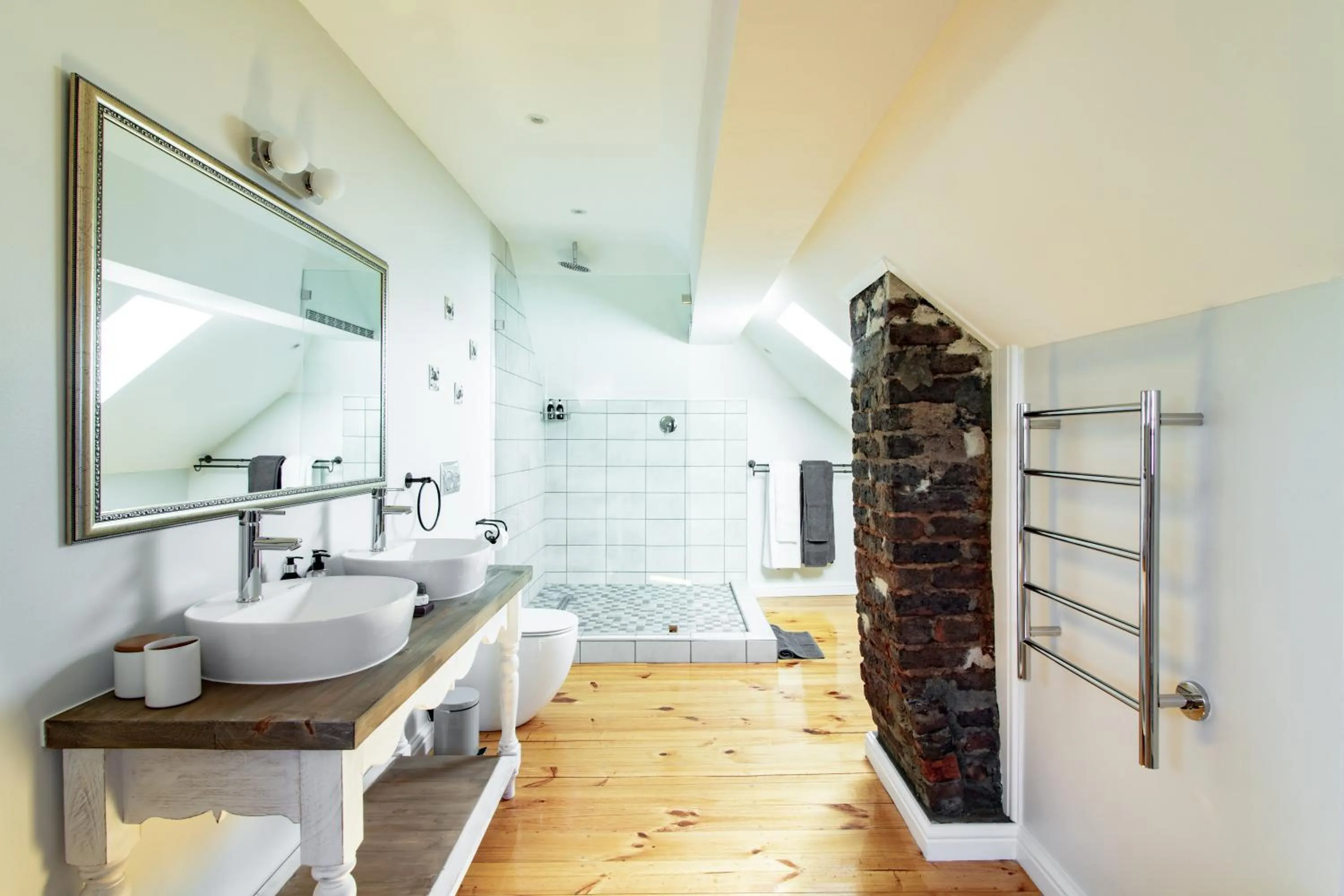 Toilet in Carmichael House Boutique Hotel