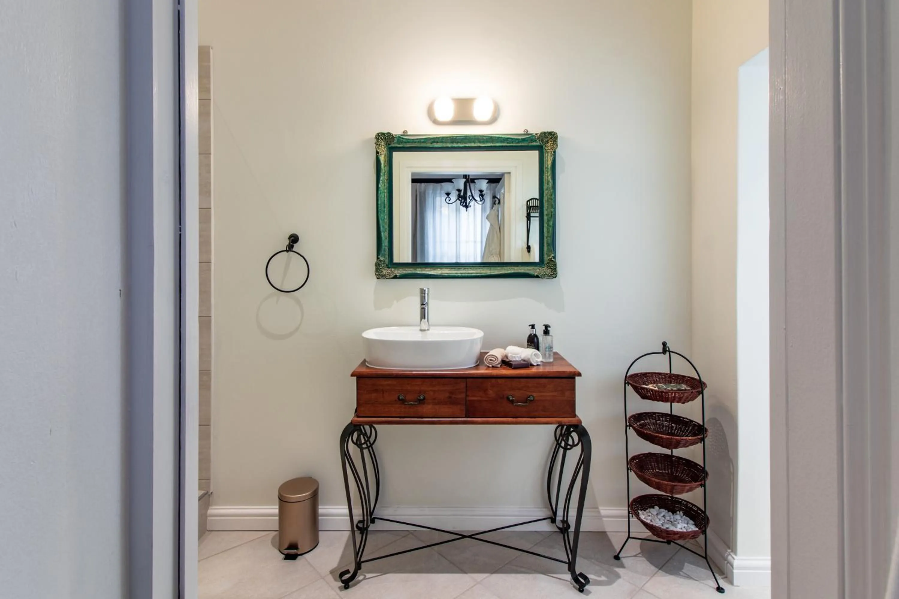 Toilet in Carmichael House Boutique Hotel