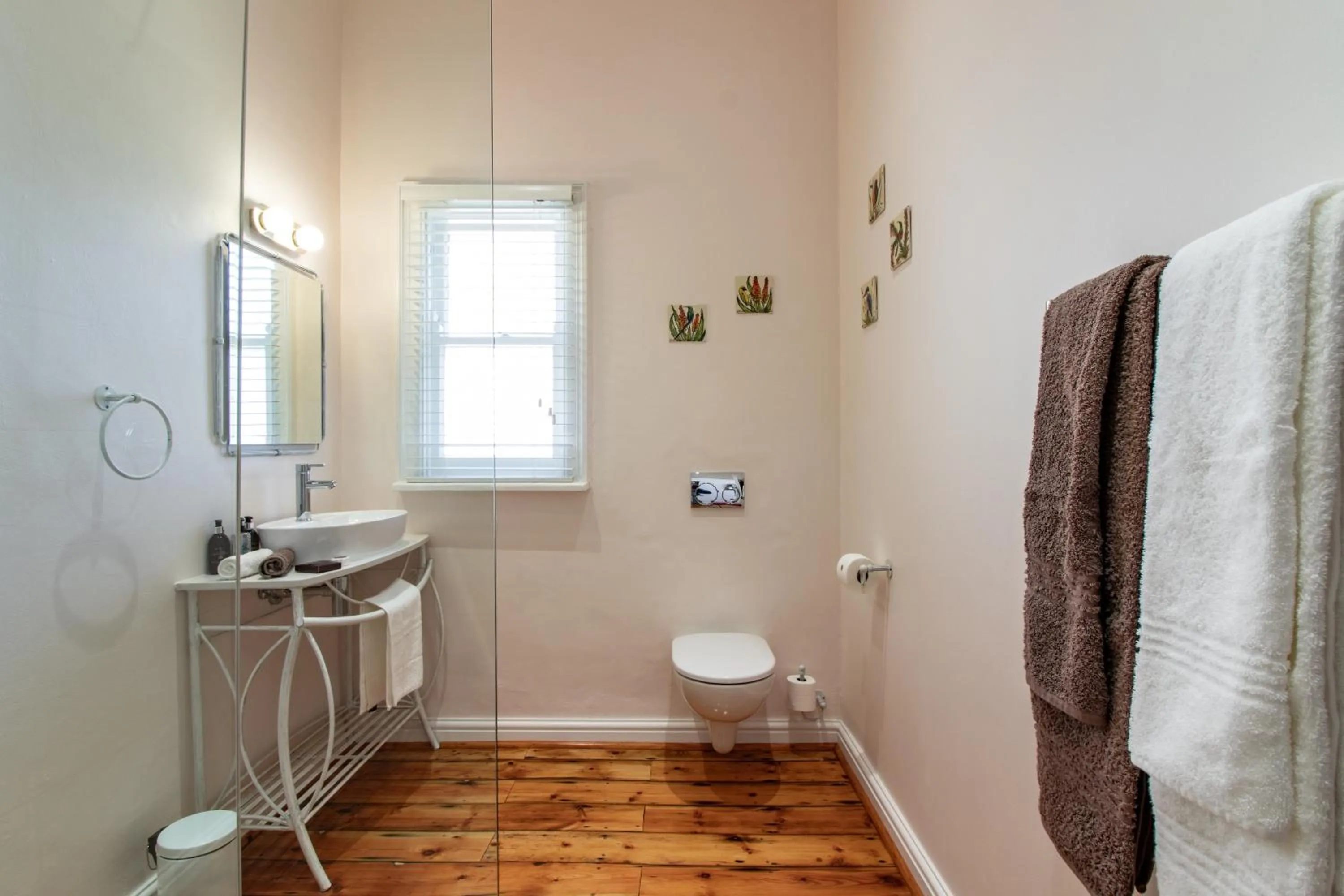 Toilet in Carmichael House Boutique Hotel