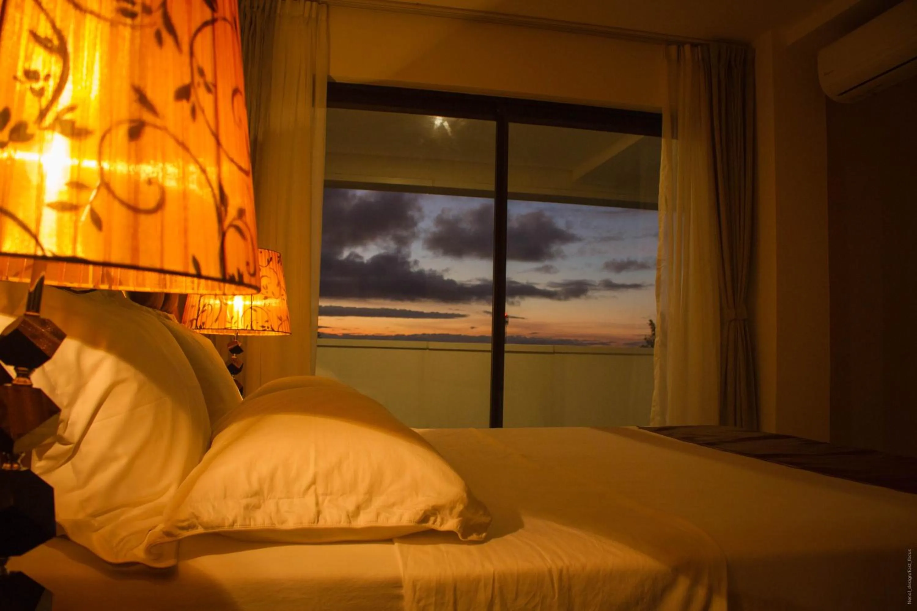 Bed in The Streamliner Hotel Apartment