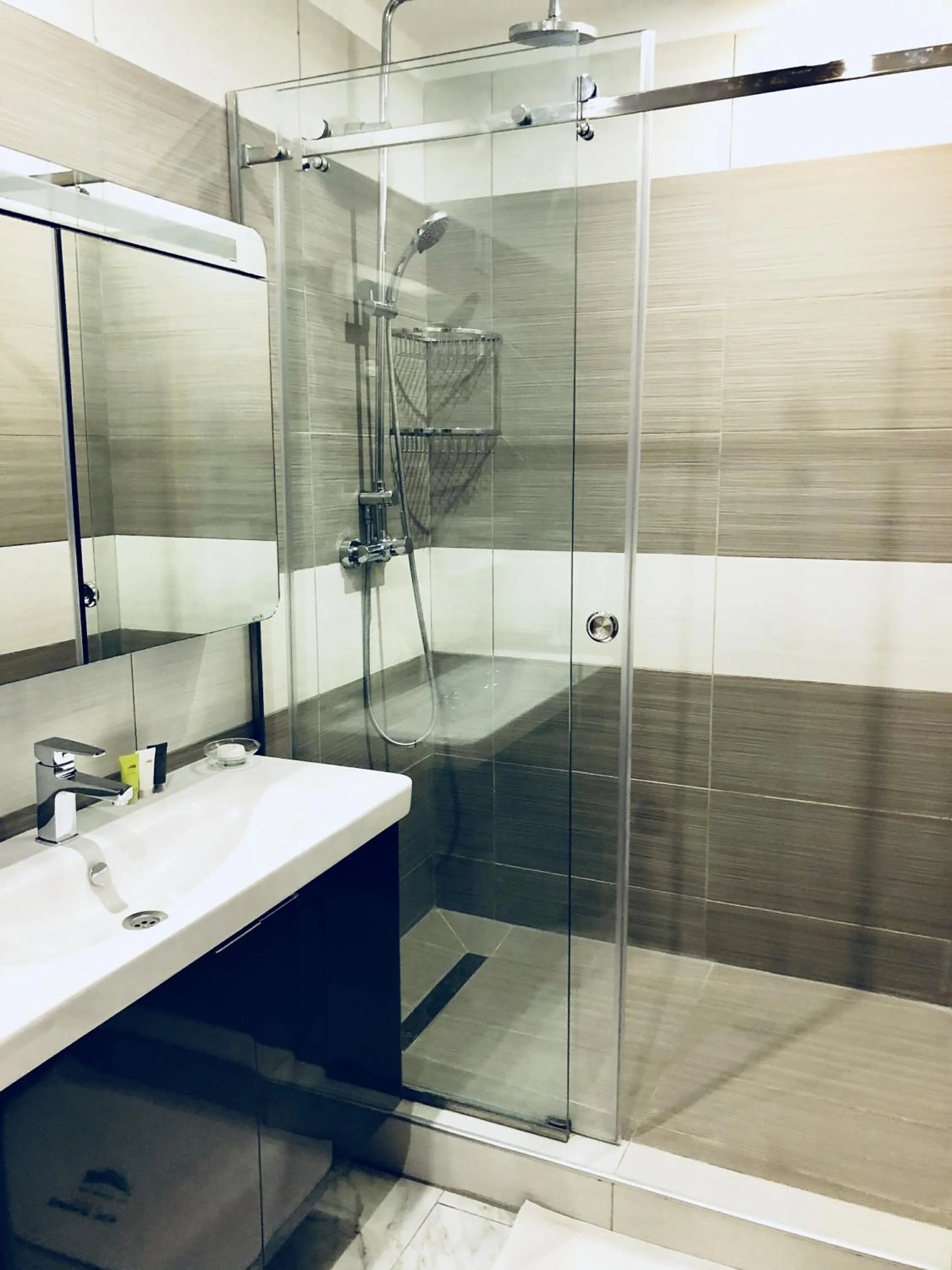 Bathroom in The Streamliner Hotel Apartment