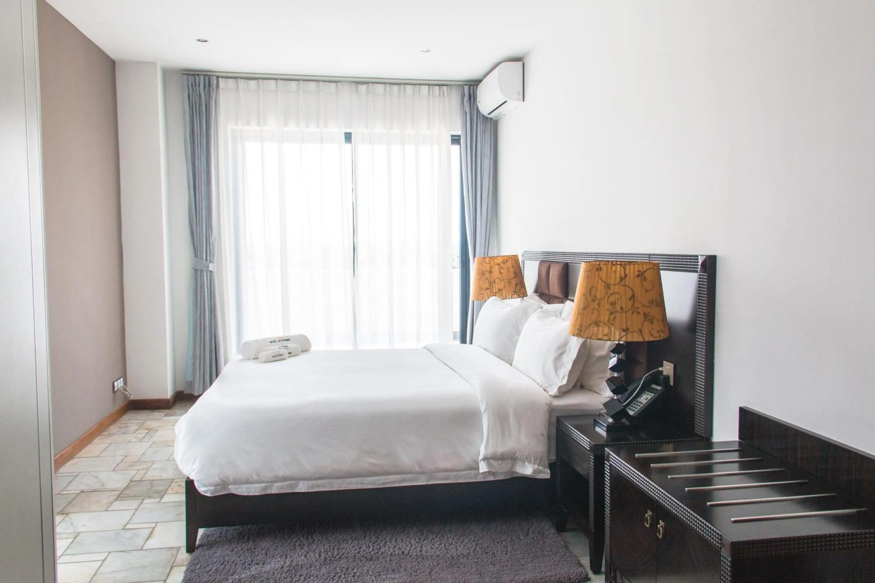 Bedroom, Bed in The Streamliner Hotel Apartment