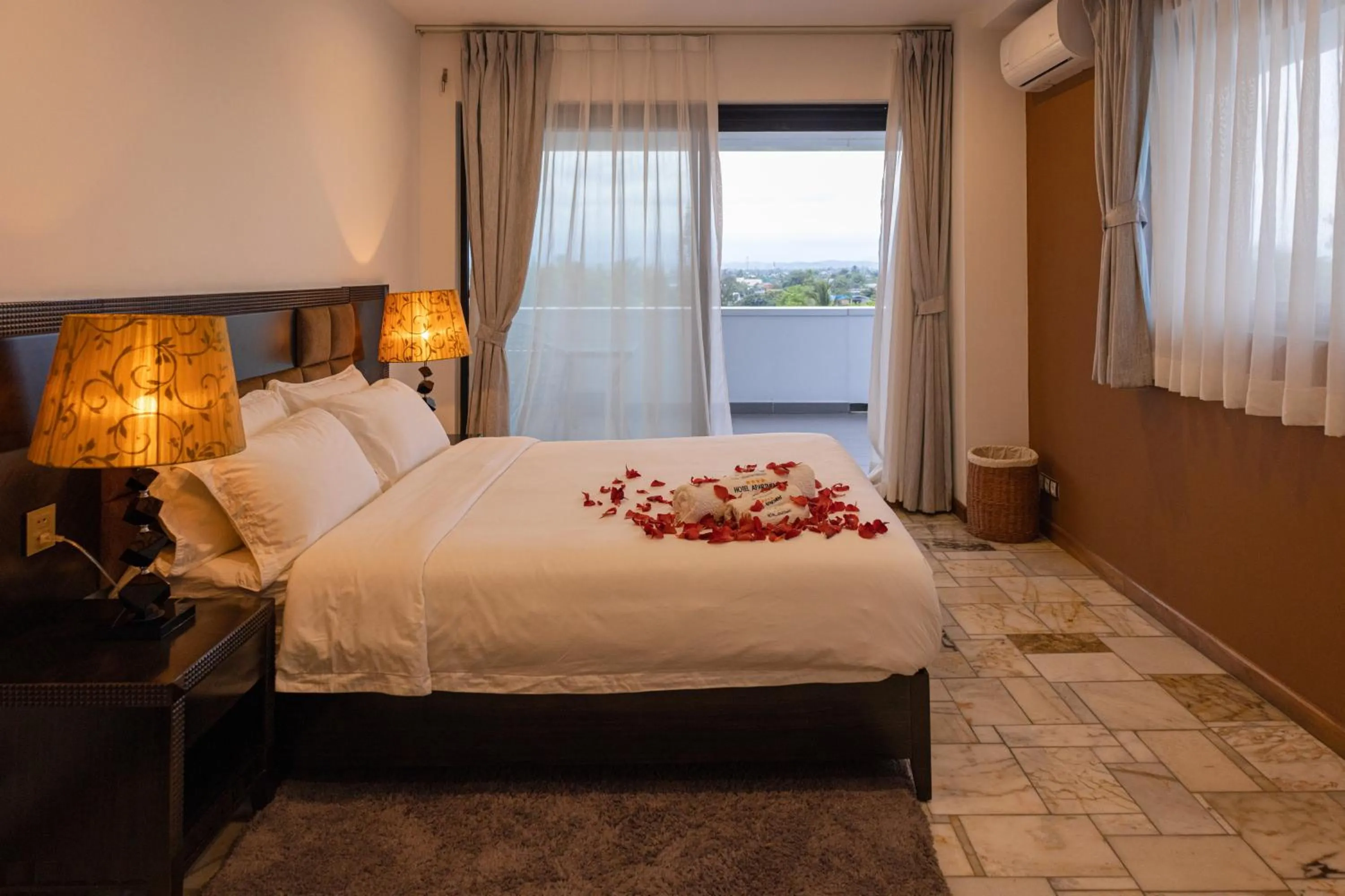 Photo of the whole room, Bed in The Streamliner Hotel Apartment