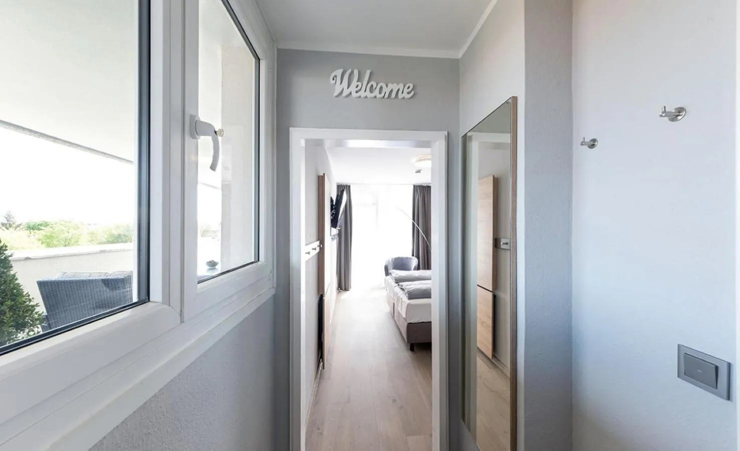 Photo of the whole room, Bed in centerroom München City