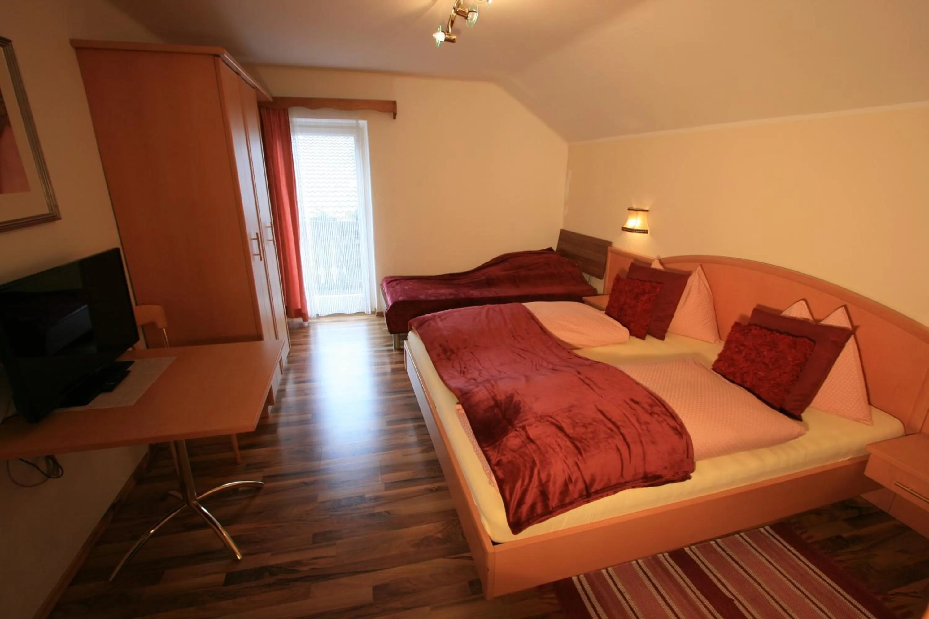 Bed in Hotel Stadlwirt