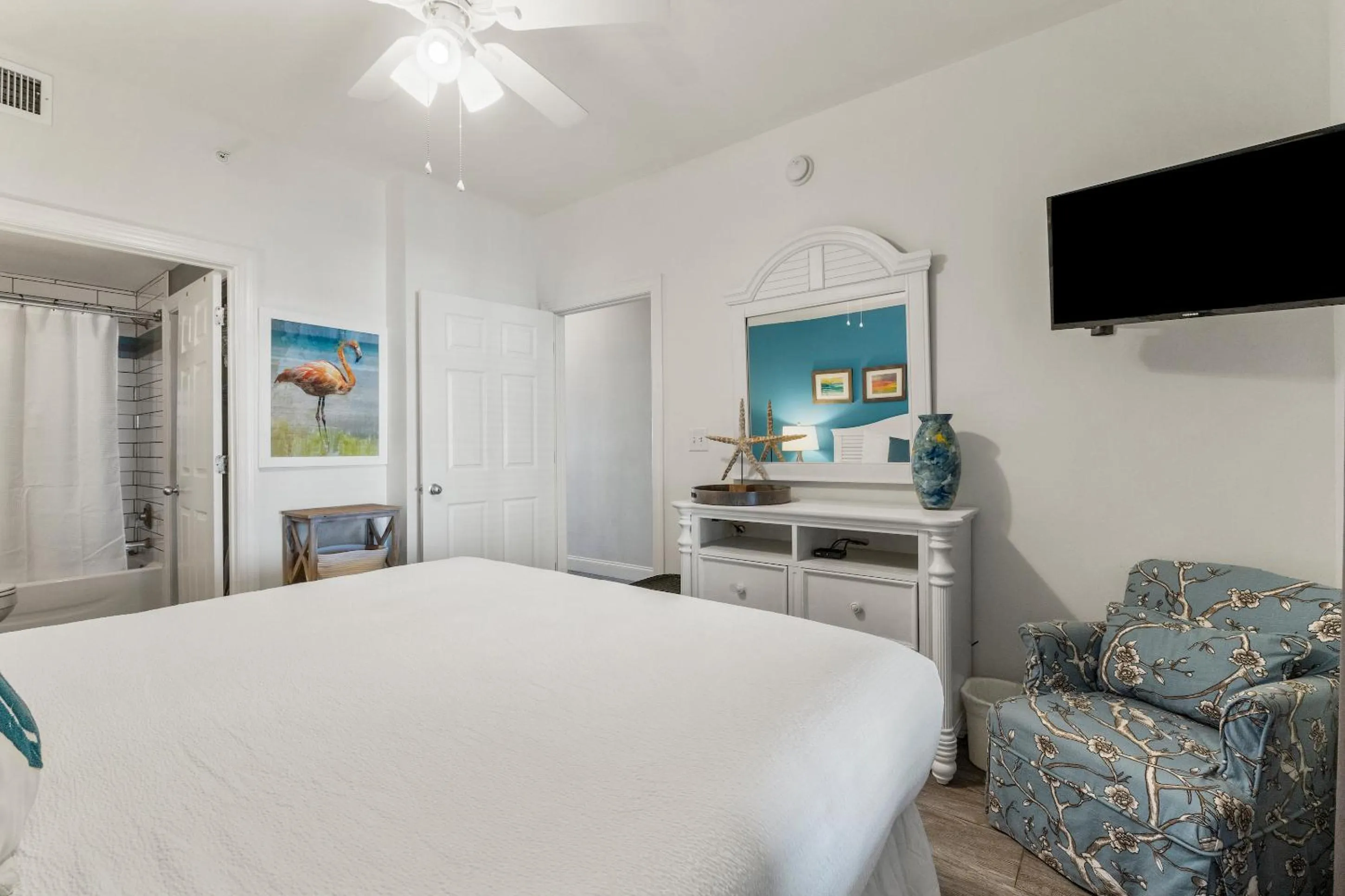 Bed in Majestic Sun Beach Resort by Panhandle Getaways