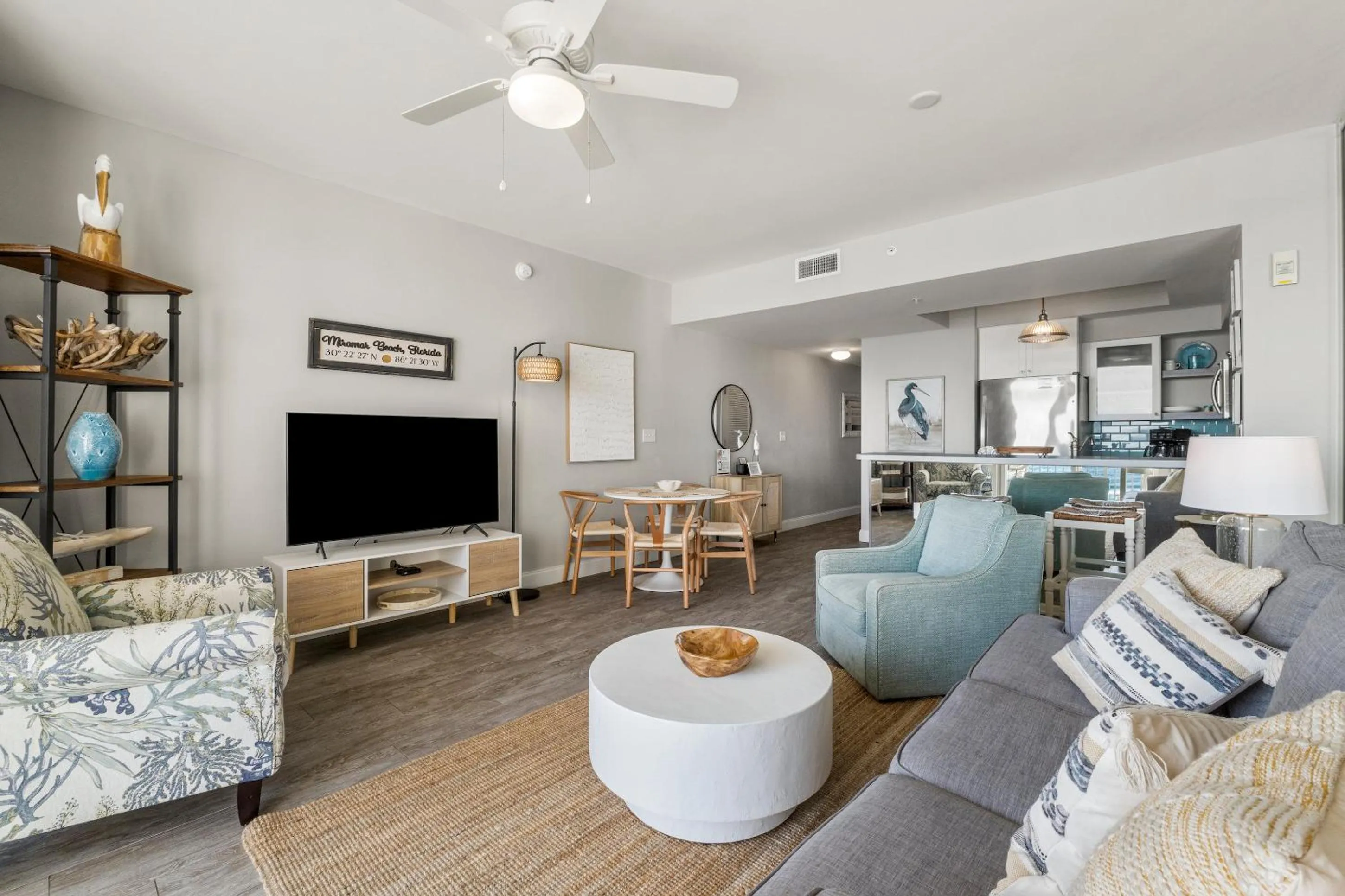 TV and multimedia in Majestic Sun Beach Resort by Panhandle Getaways