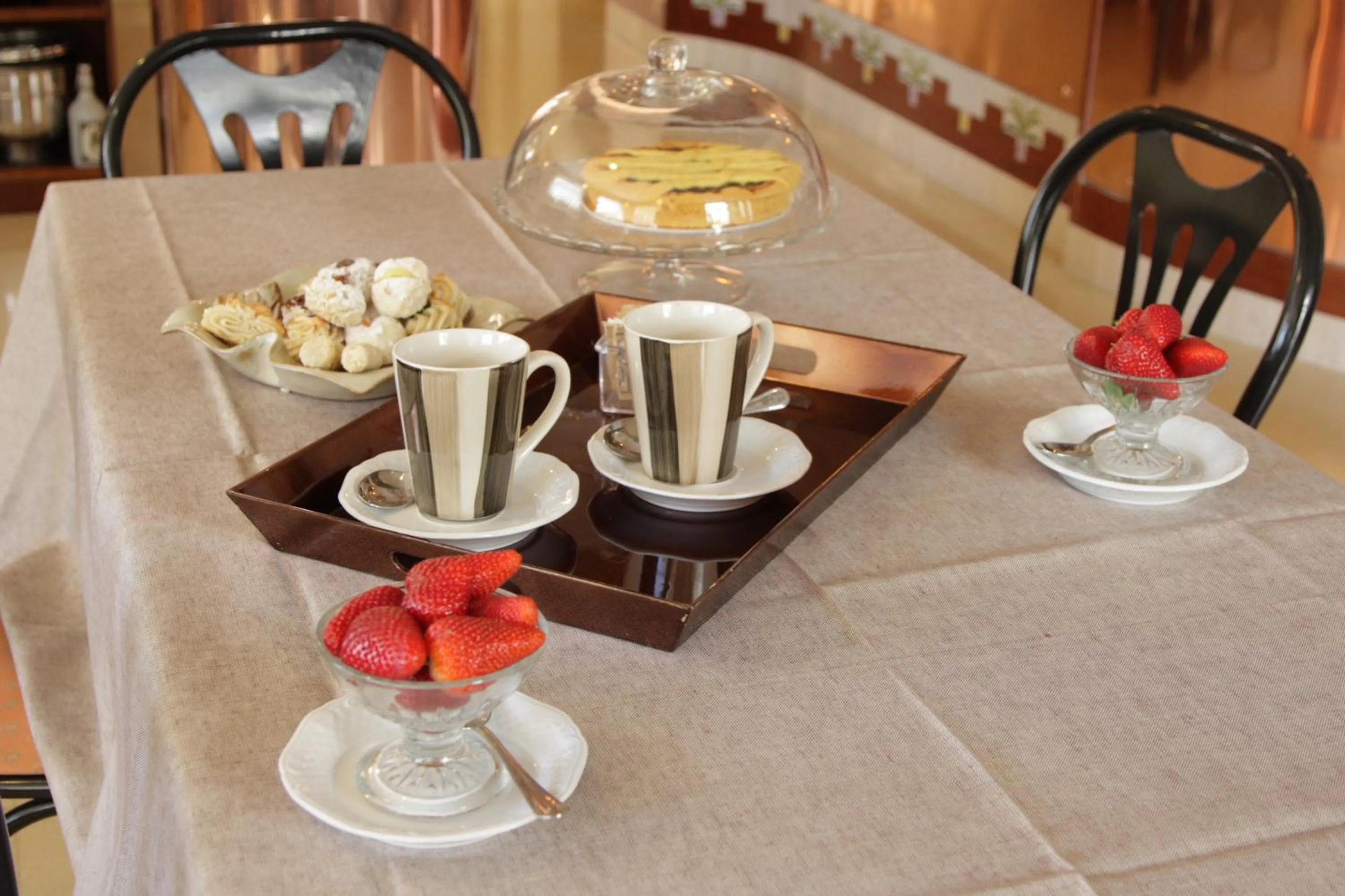 Communal lounge/ TV room in Hotel La Pergola