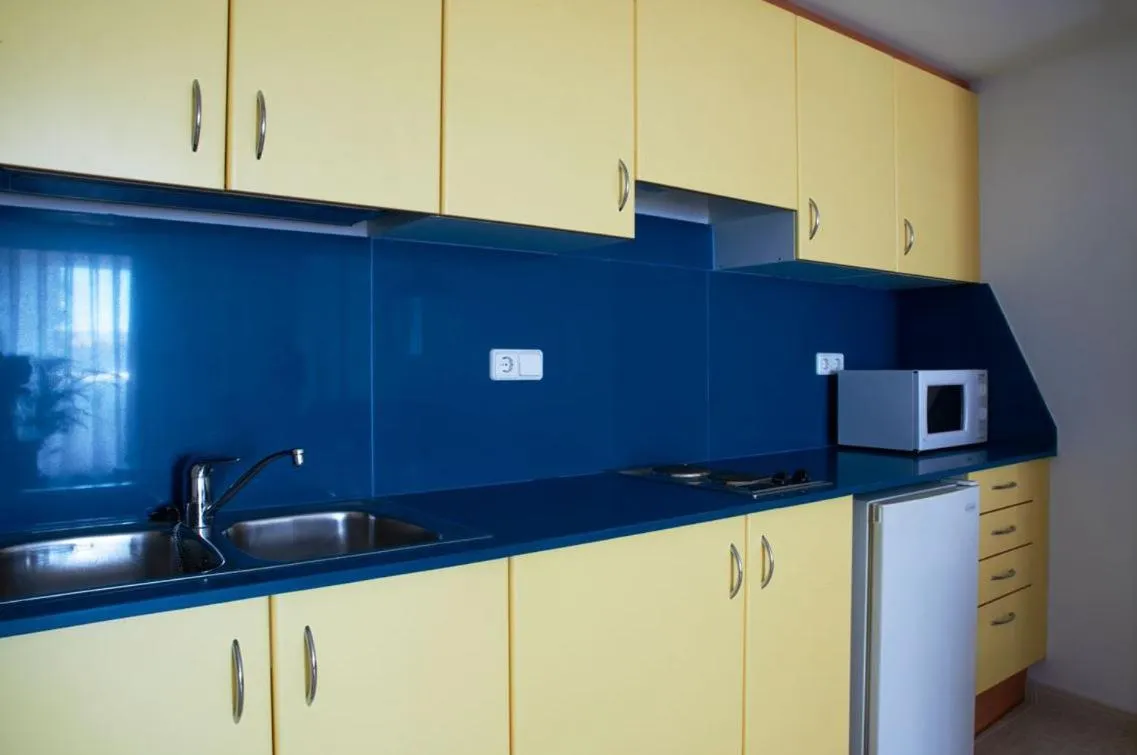 Kitchen or kitchenette in Beatrix 2000 - Caliu Apartments