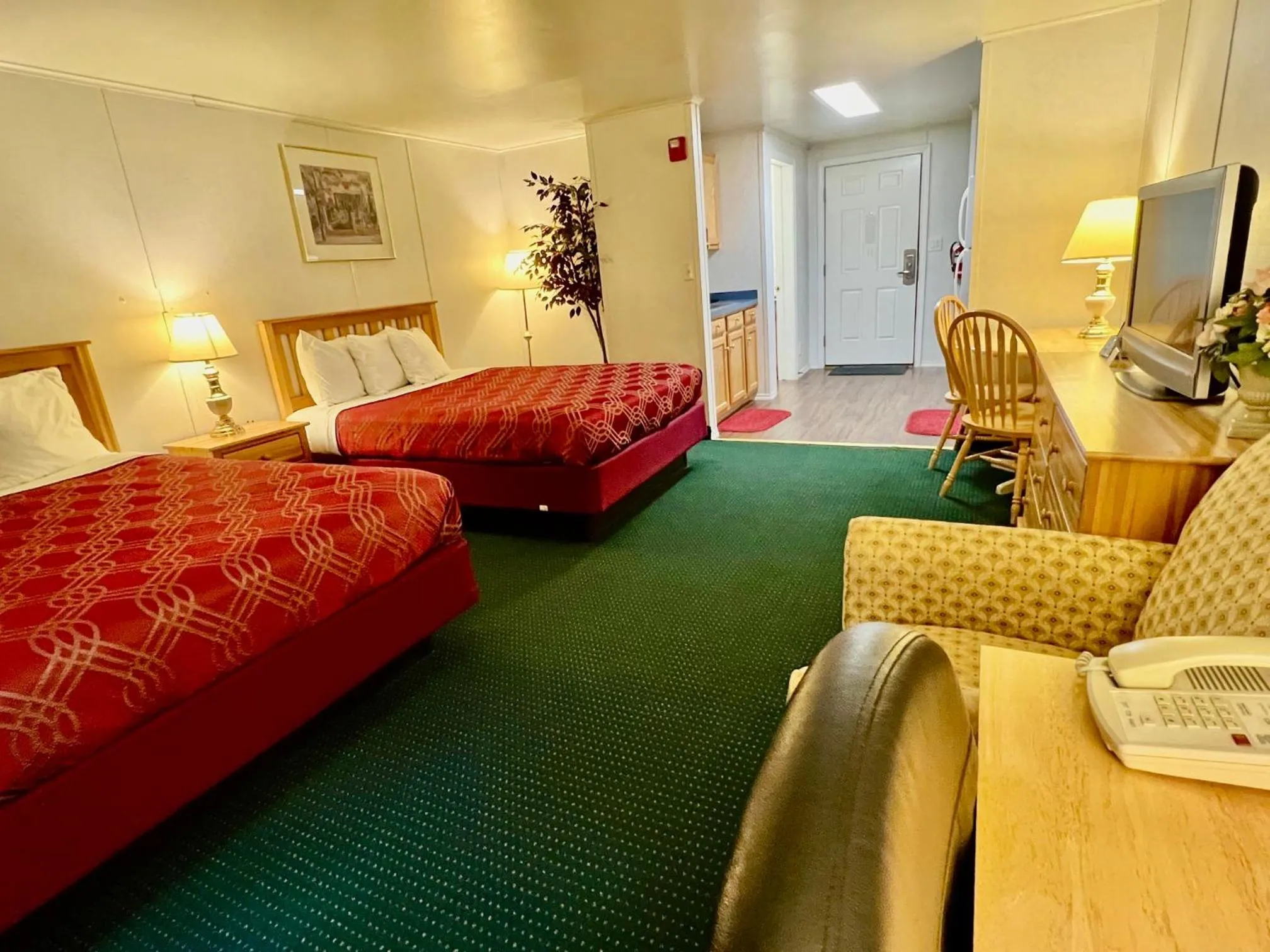 Rodeway Inn & Suites Brunswick near Hwy 1