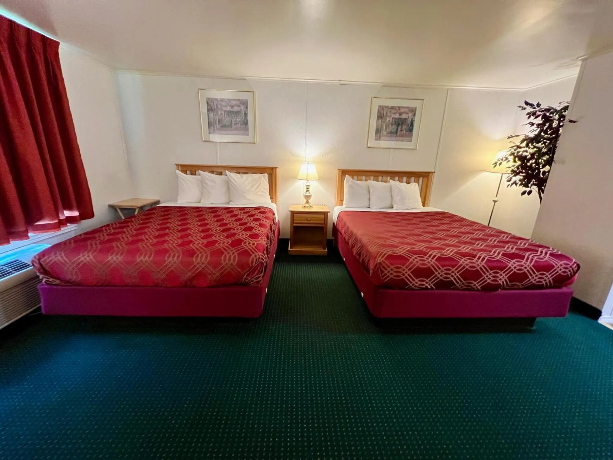 Rodeway Inn & Suites Brunswick near Hwy 1