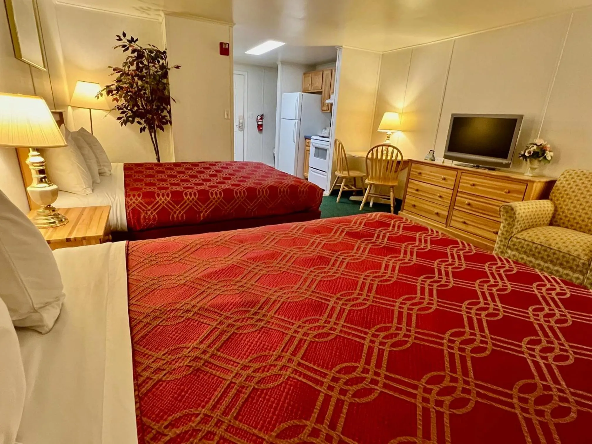 Rodeway Inn & Suites Brunswick near Hwy 1