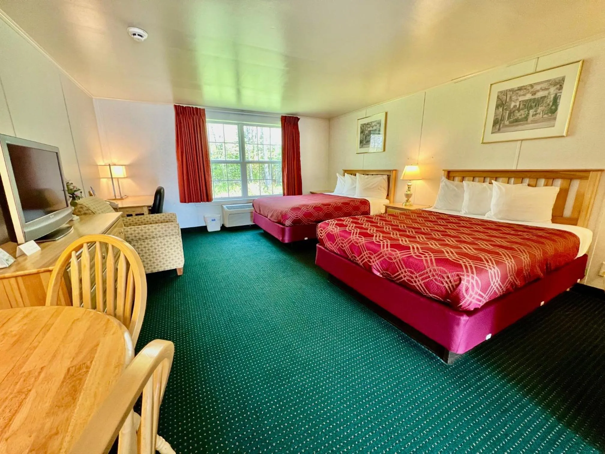 Rodeway Inn & Suites Brunswick near Hwy 1