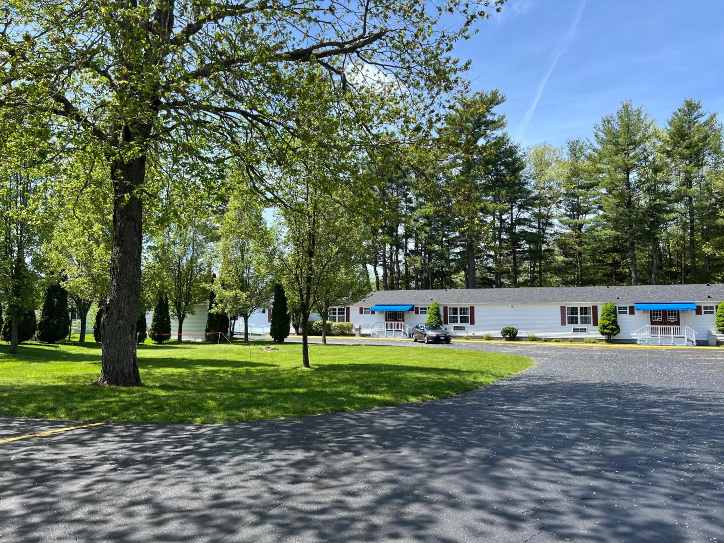 Rodeway Inn & Suites Brunswick near Hwy 1