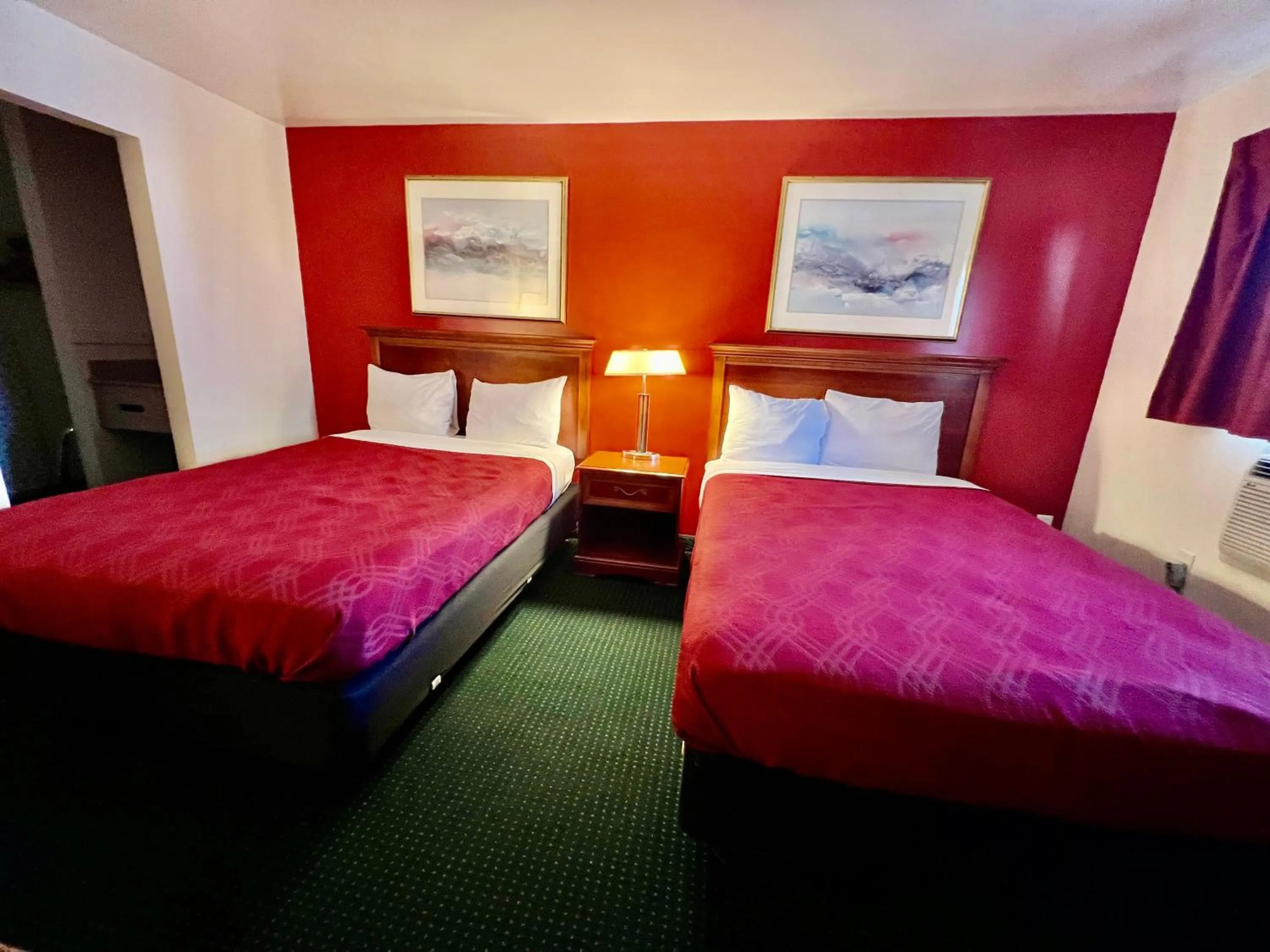 Rodeway Inn & Suites Brunswick near Hwy 1