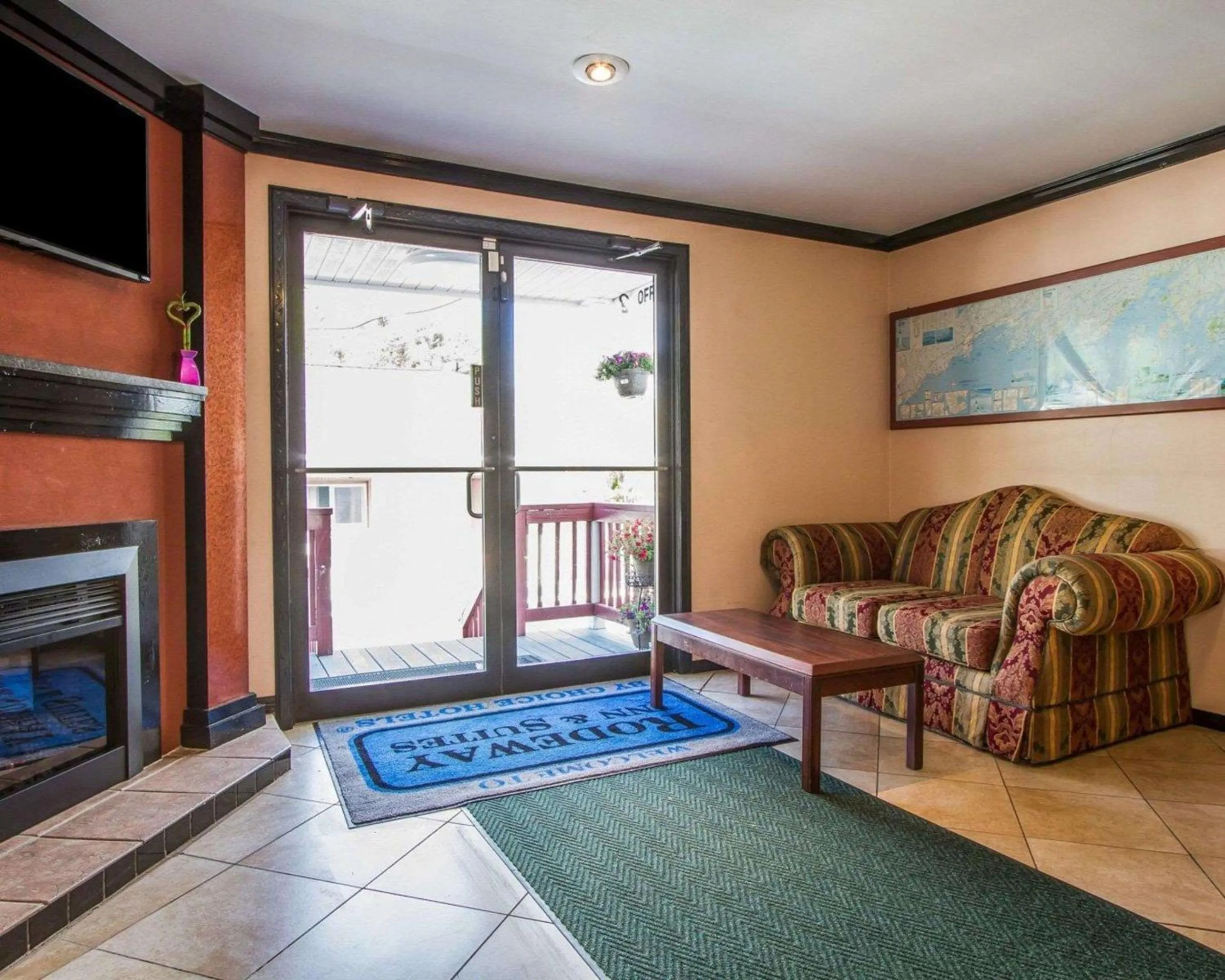 Lobby or reception in Rodeway Inn & Suites Brunswick near Hwy 1