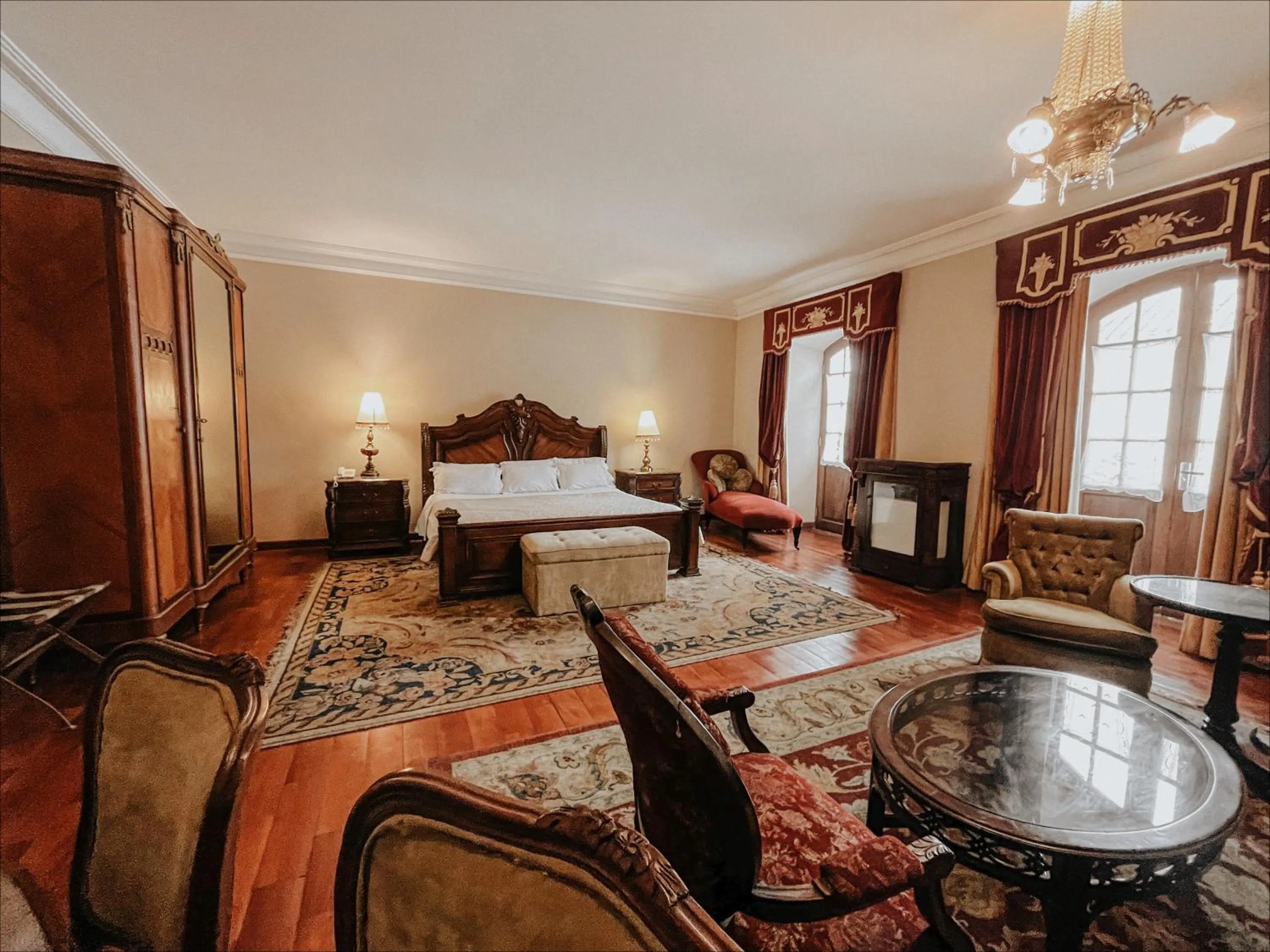 Bed in Parador Santa Maria La Real