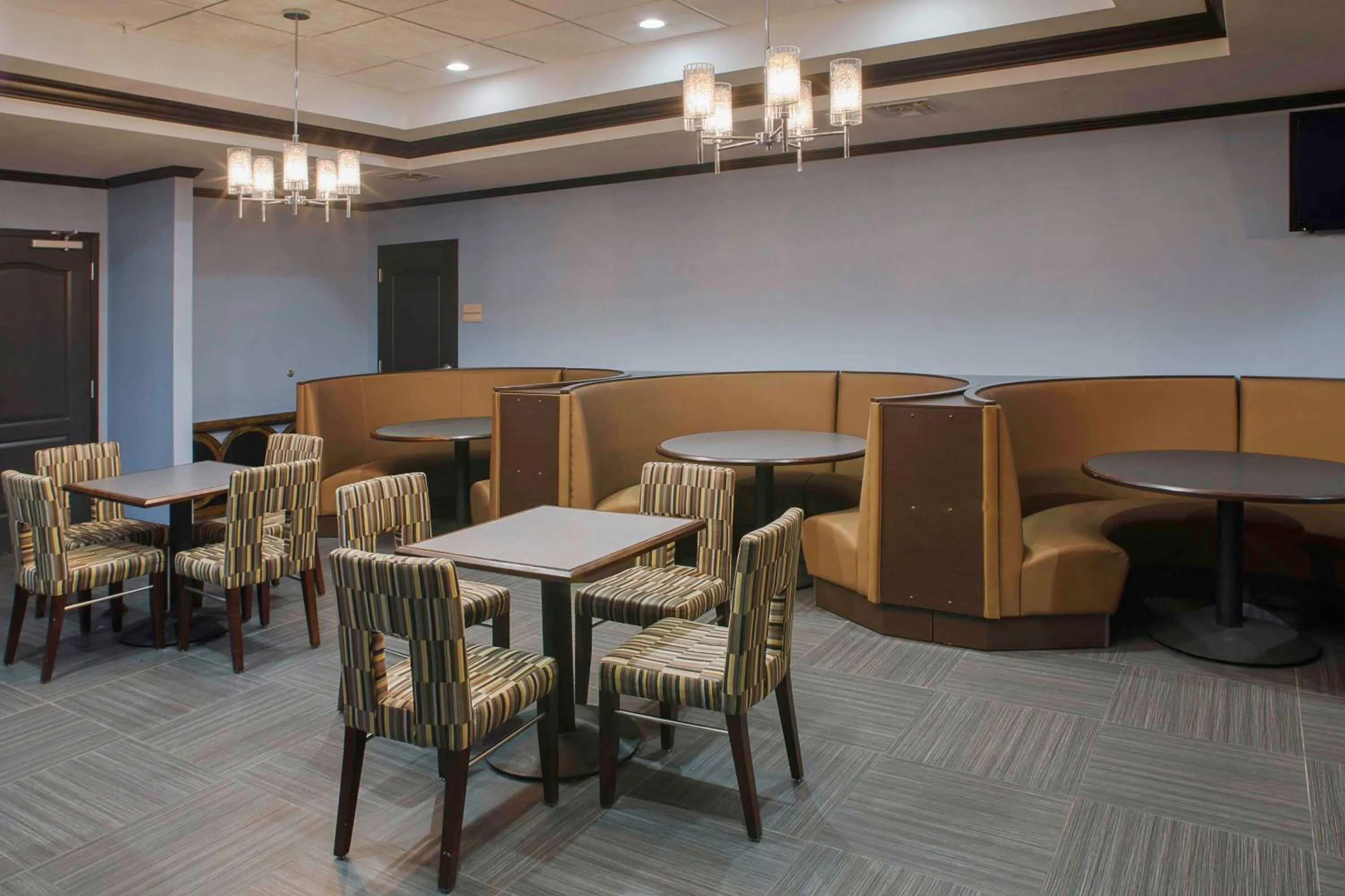 Lounge or bar in Hilton Garden Inn Jonesboro