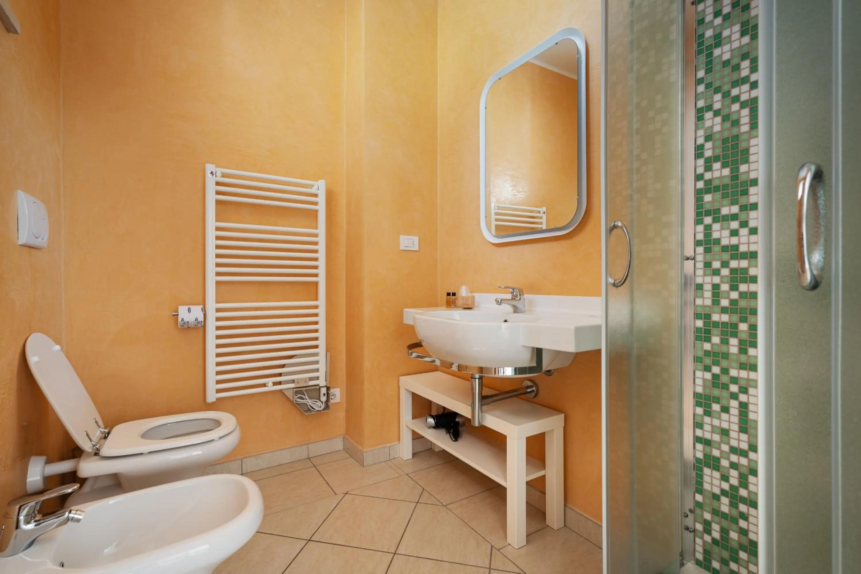 Shower in I Cinque Pini