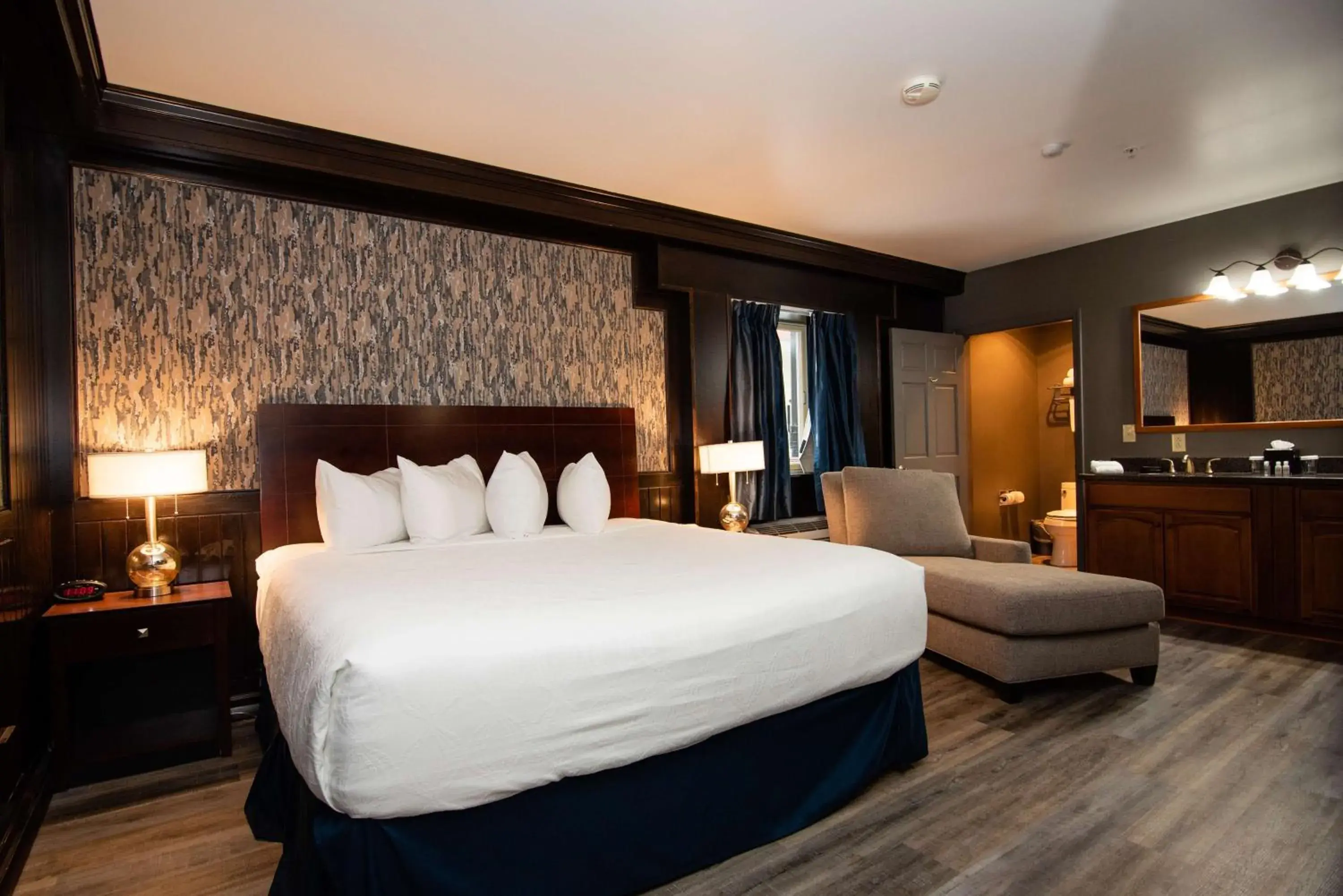 King Suite with Spa Bath in Best Western Plus Plattsburgh King Suite with Spa Bath in Best Western Plus Plattsburgh