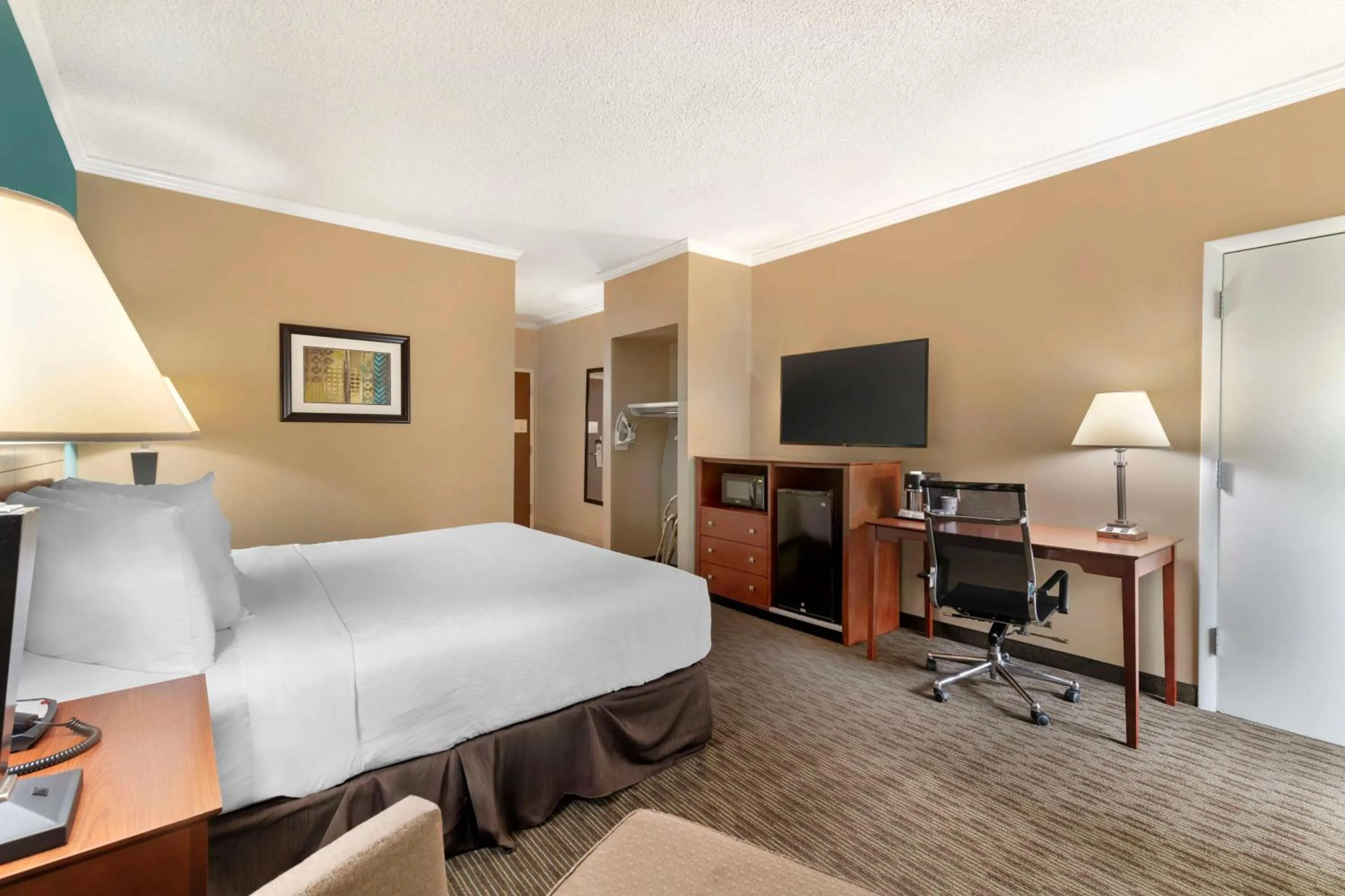 Bedroom, Bed in Best Western Plus Plattsburgh