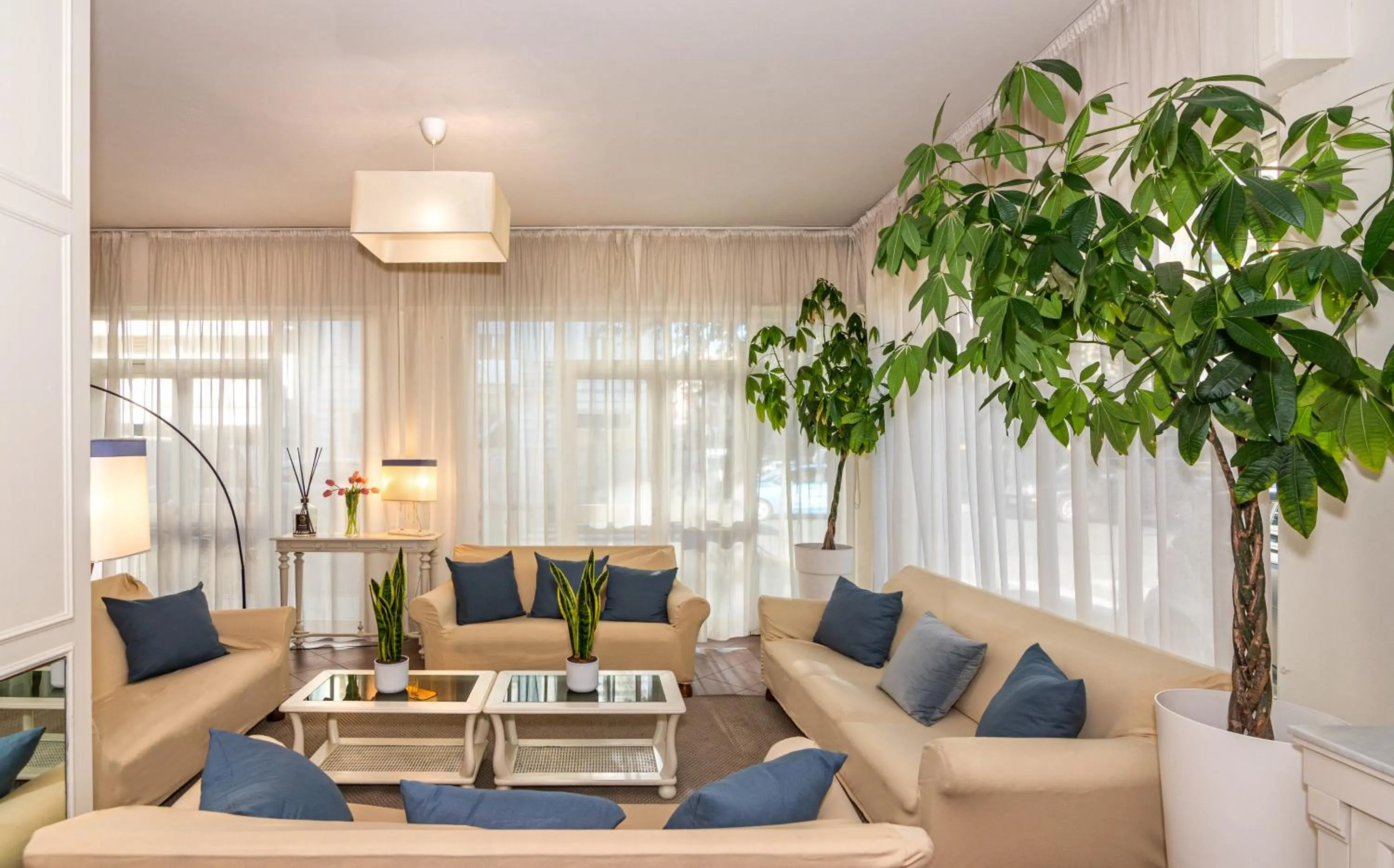 Communal lounge/ TV room in Hotel Stella D'Italia