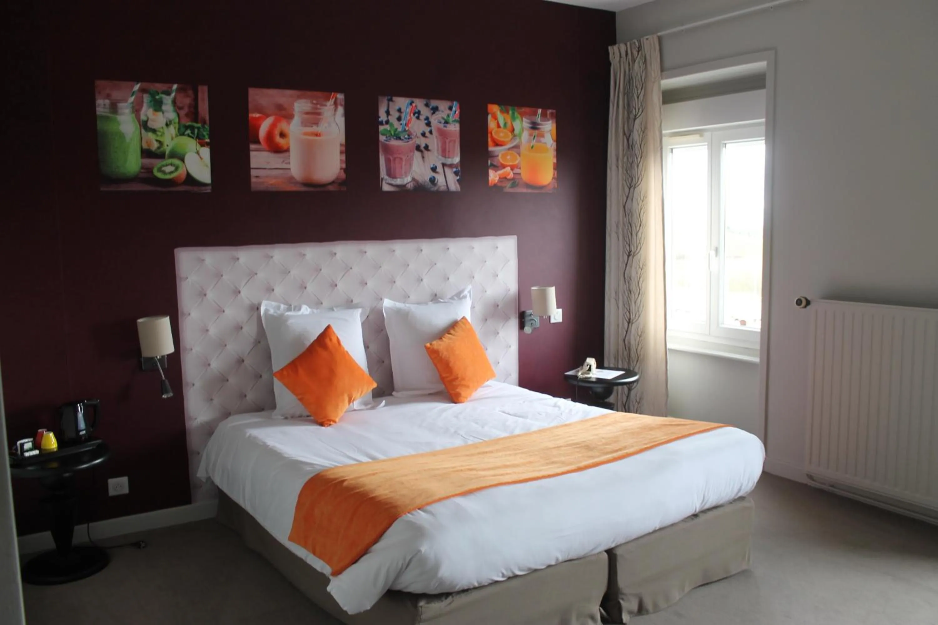 Bed in Logis Hôtel Le Tisseur des Saveurs