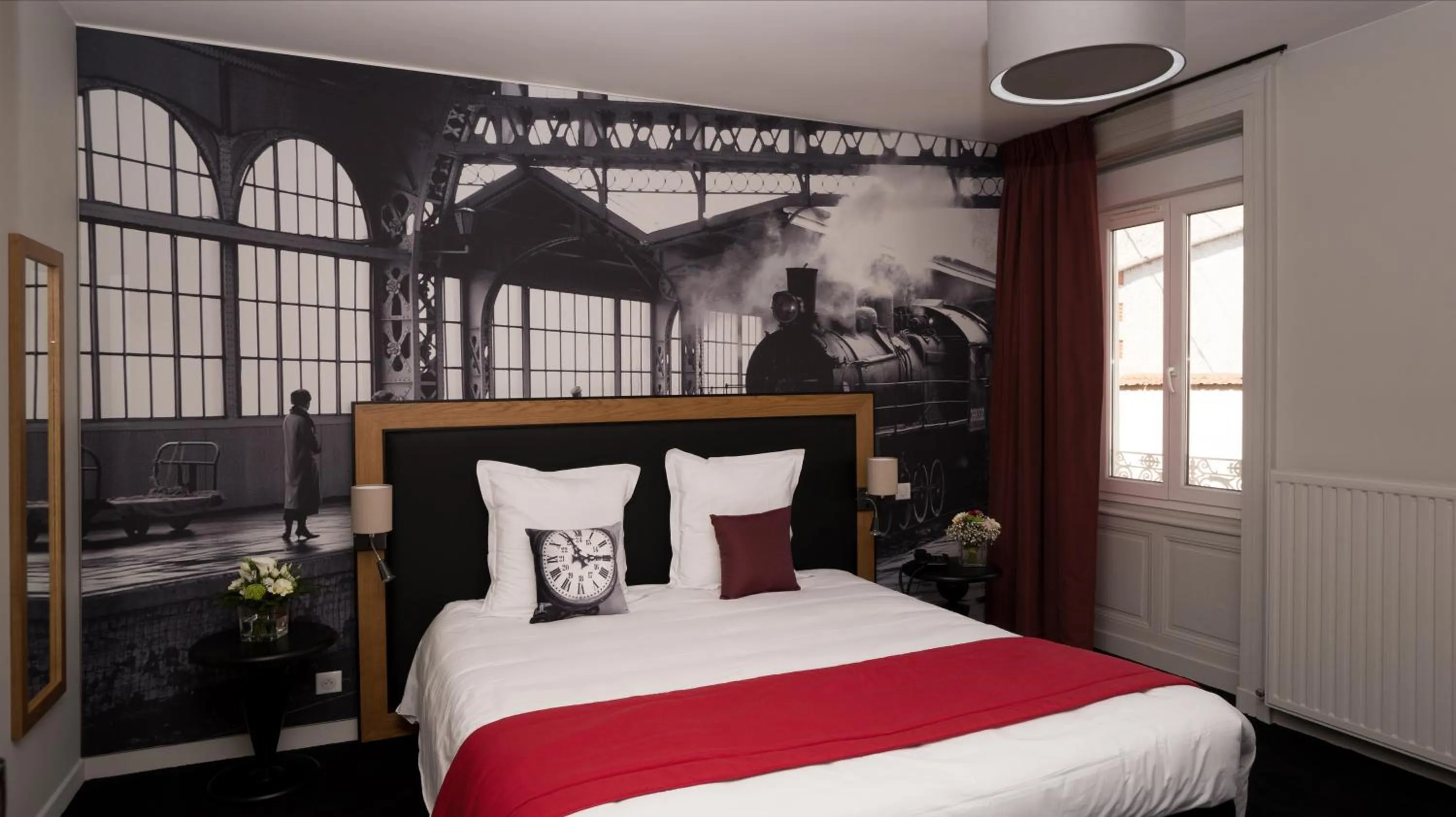 Bed in Logis Hôtel Le Tisseur des Saveurs