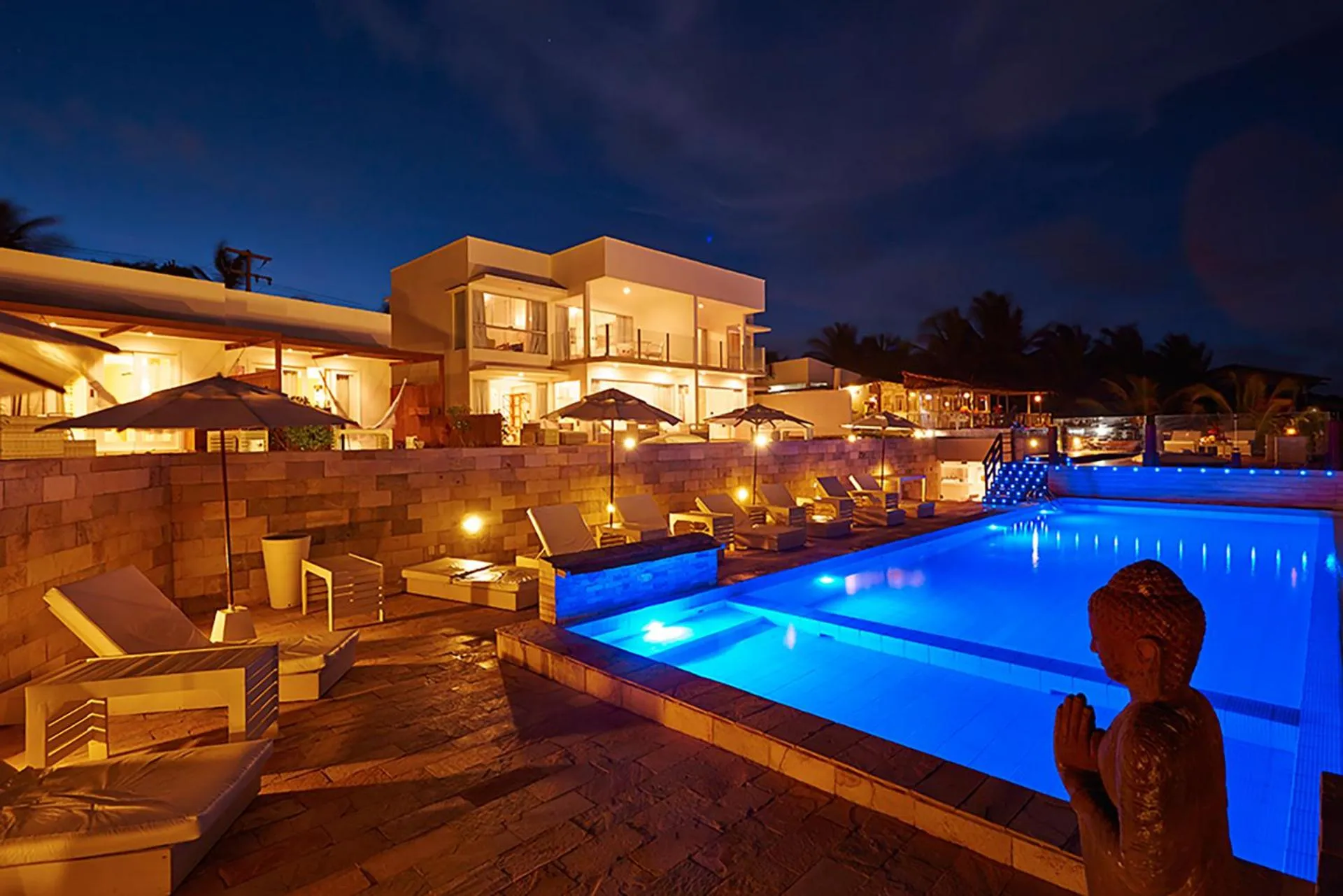 Swimming pool in Pipa Privilege Suítes