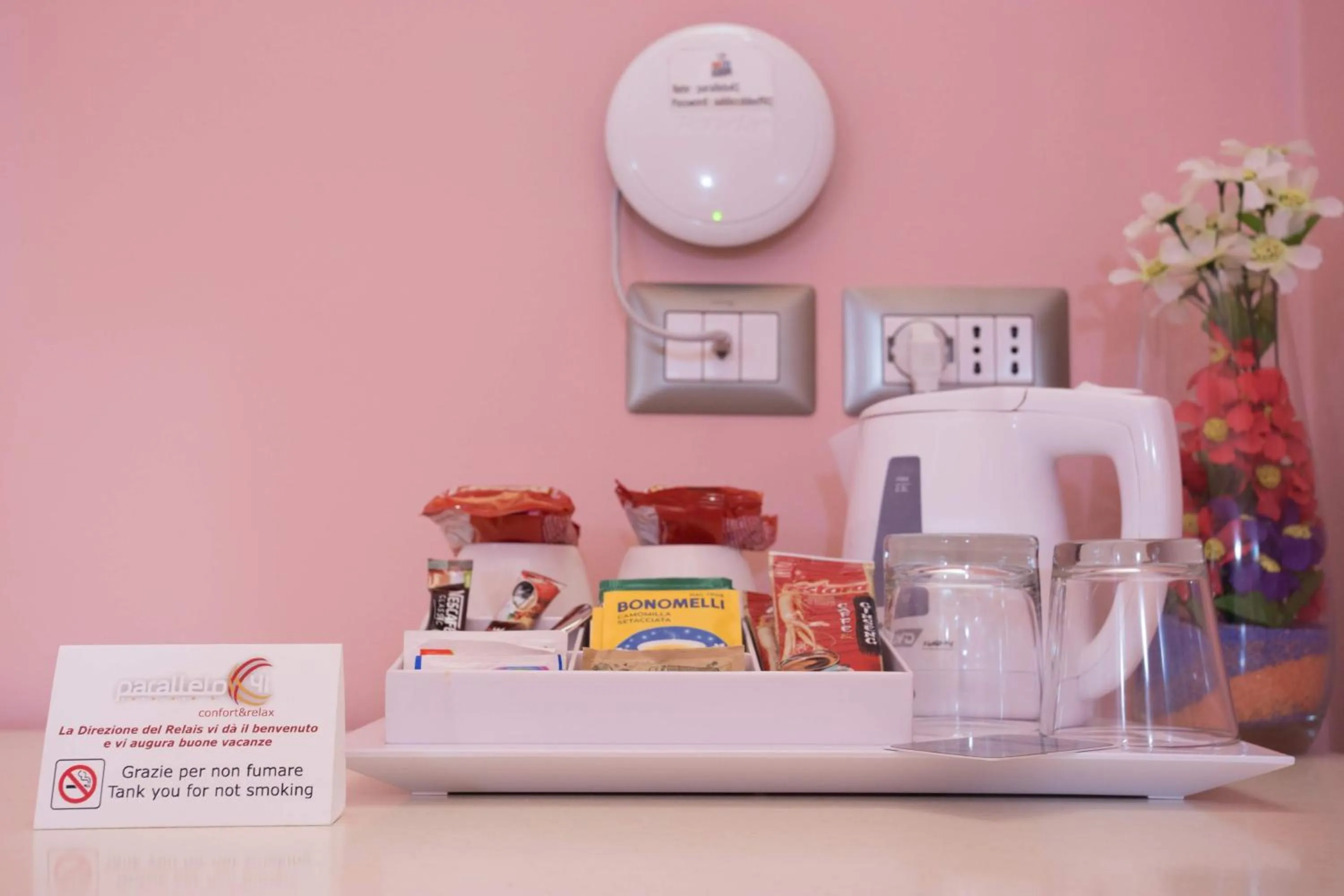 Coffee/tea facilities in Relais Parallelo 41