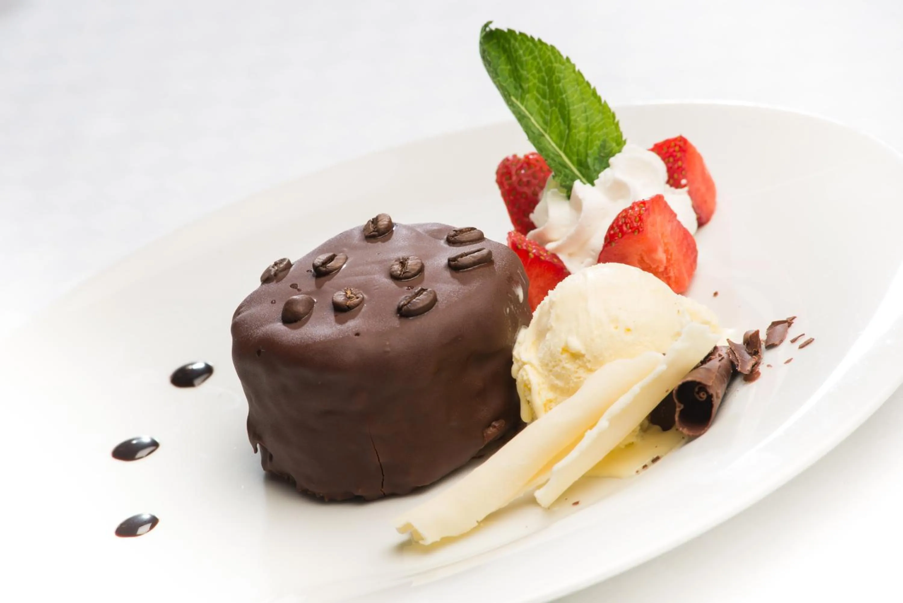 Restaurant/places to eat in Emerald Hotel