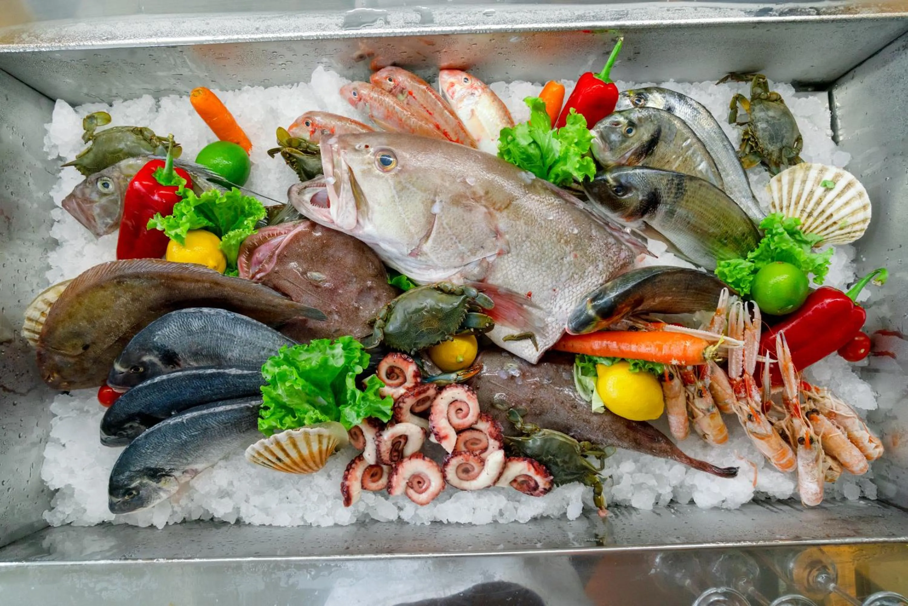 Restaurant/places to eat in Emerald Hotel