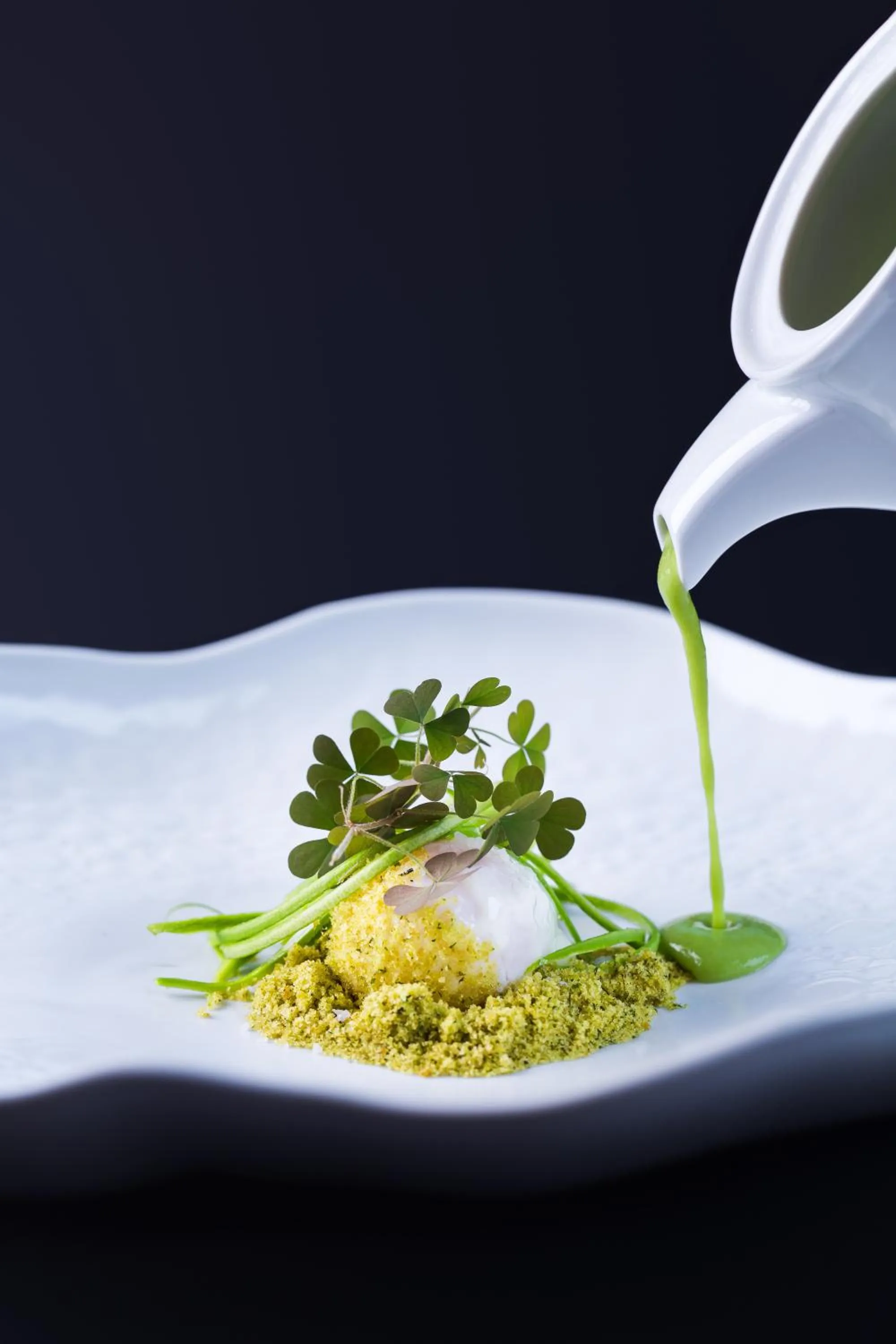 Restaurant/places to eat in Emerald Hotel