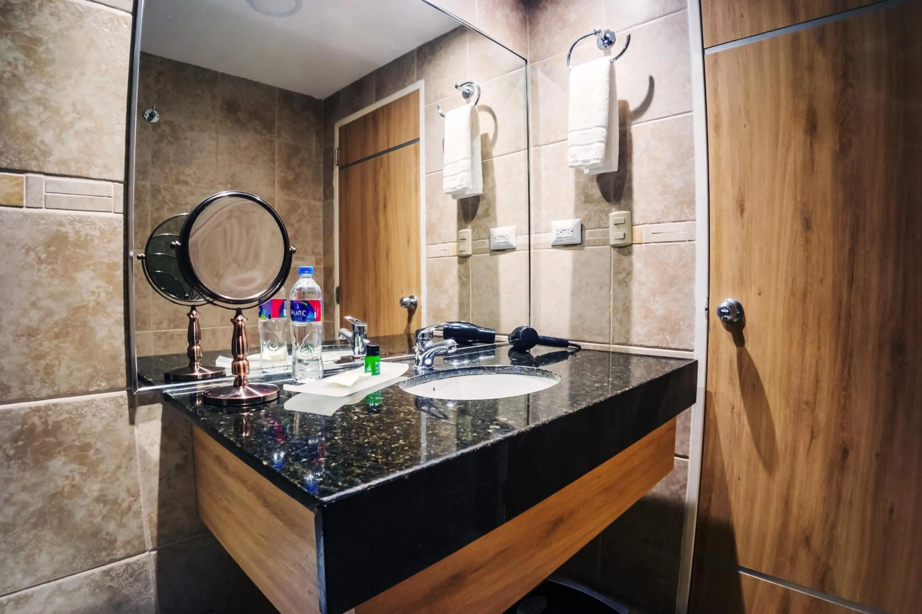 Bathroom in TRYP by Wyndham Guayaquil Airport