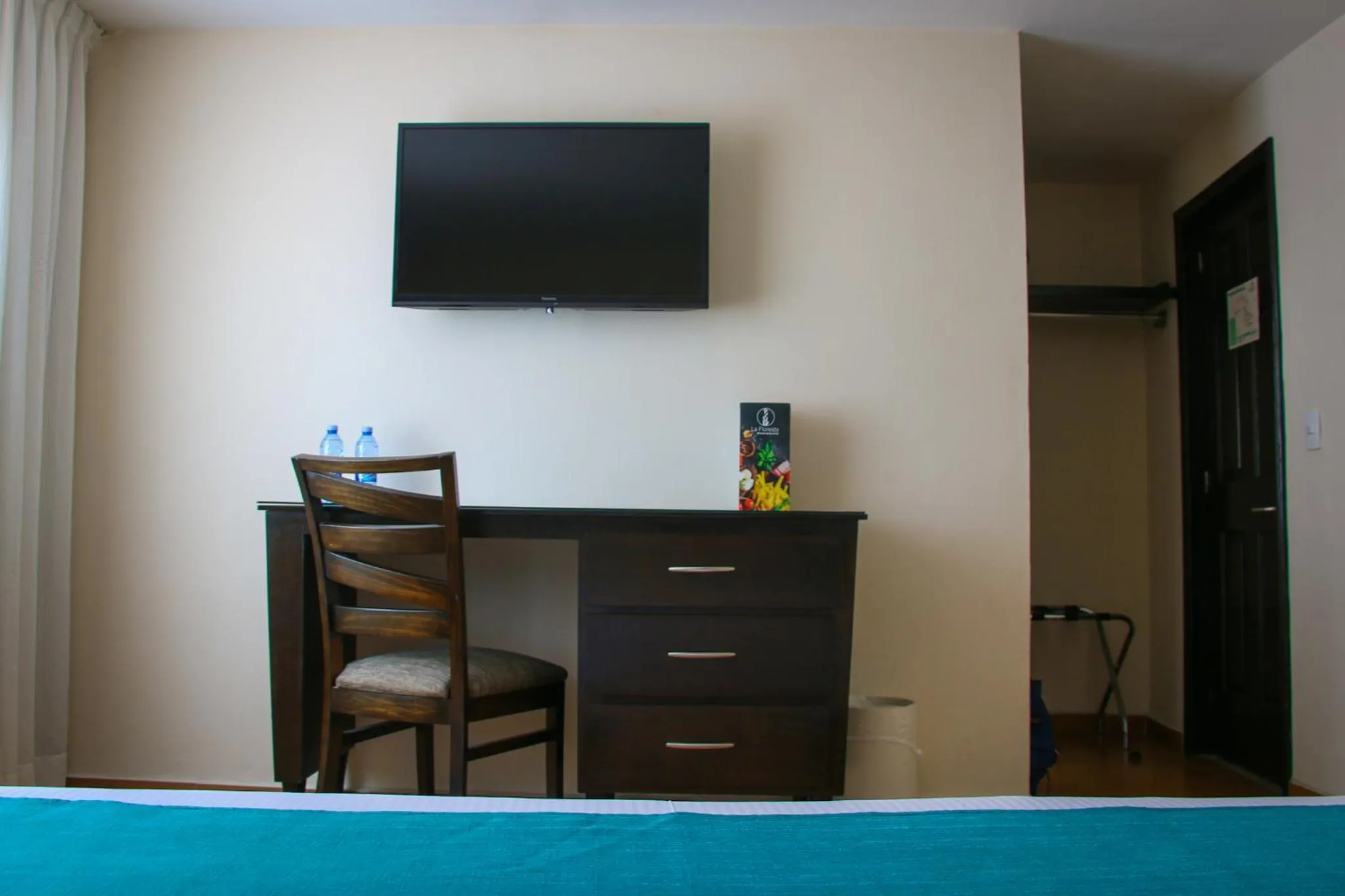 TV and multimedia in Country Hotel & Suites