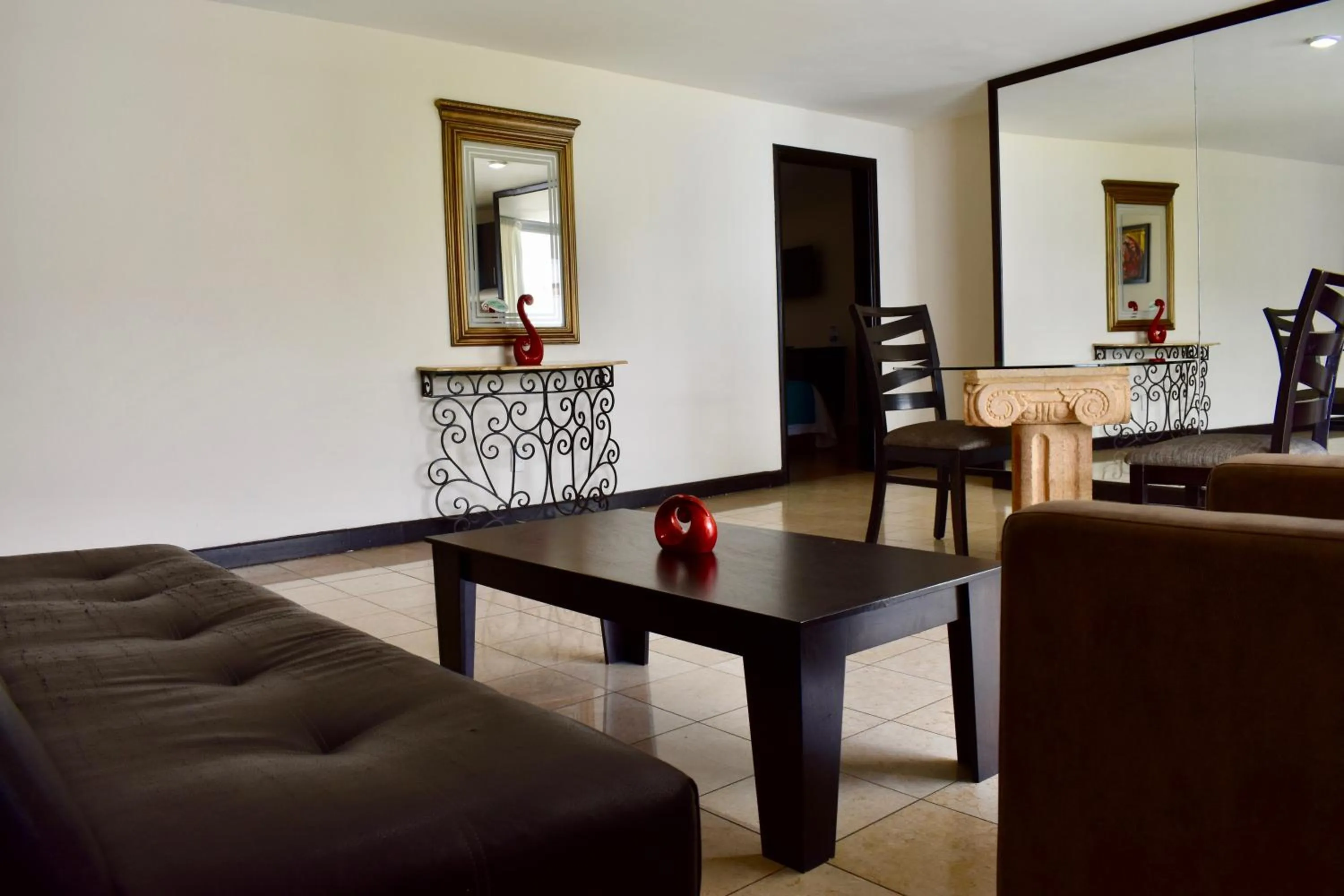 Living room in Country Hotel & Suites